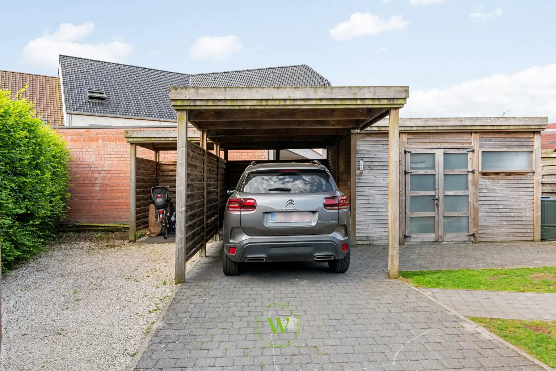 Energiezuinige gezinswoning met zonnige tuin en carport foto 32