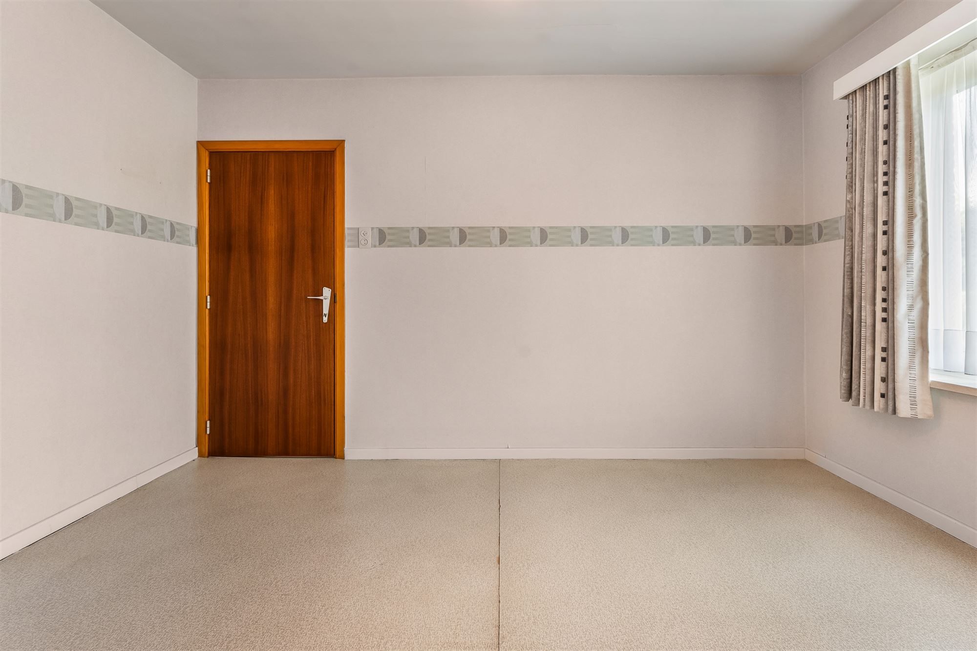 DEELS GERENOVEERDE, PERFECT ONDERHOUDEN WONING OP LEUKE LIGGING foto 21