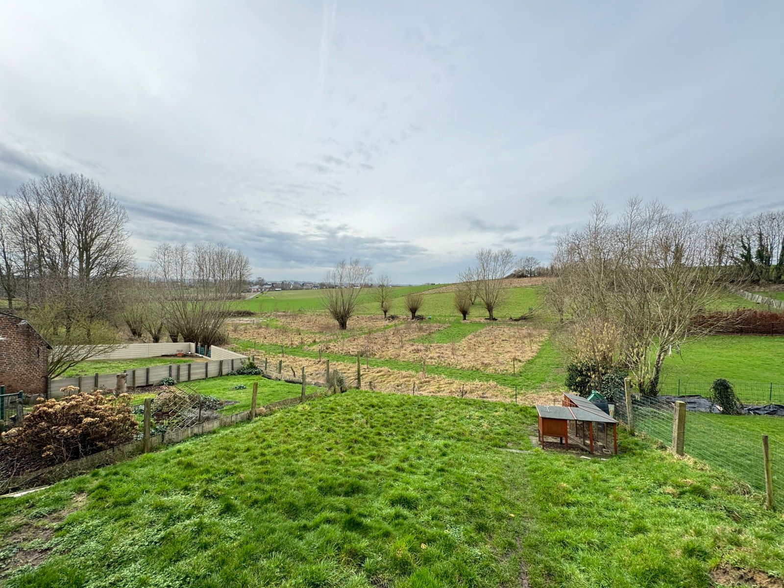 Rustig gelegen woning met prachtig zicht op de weilanden foto 2