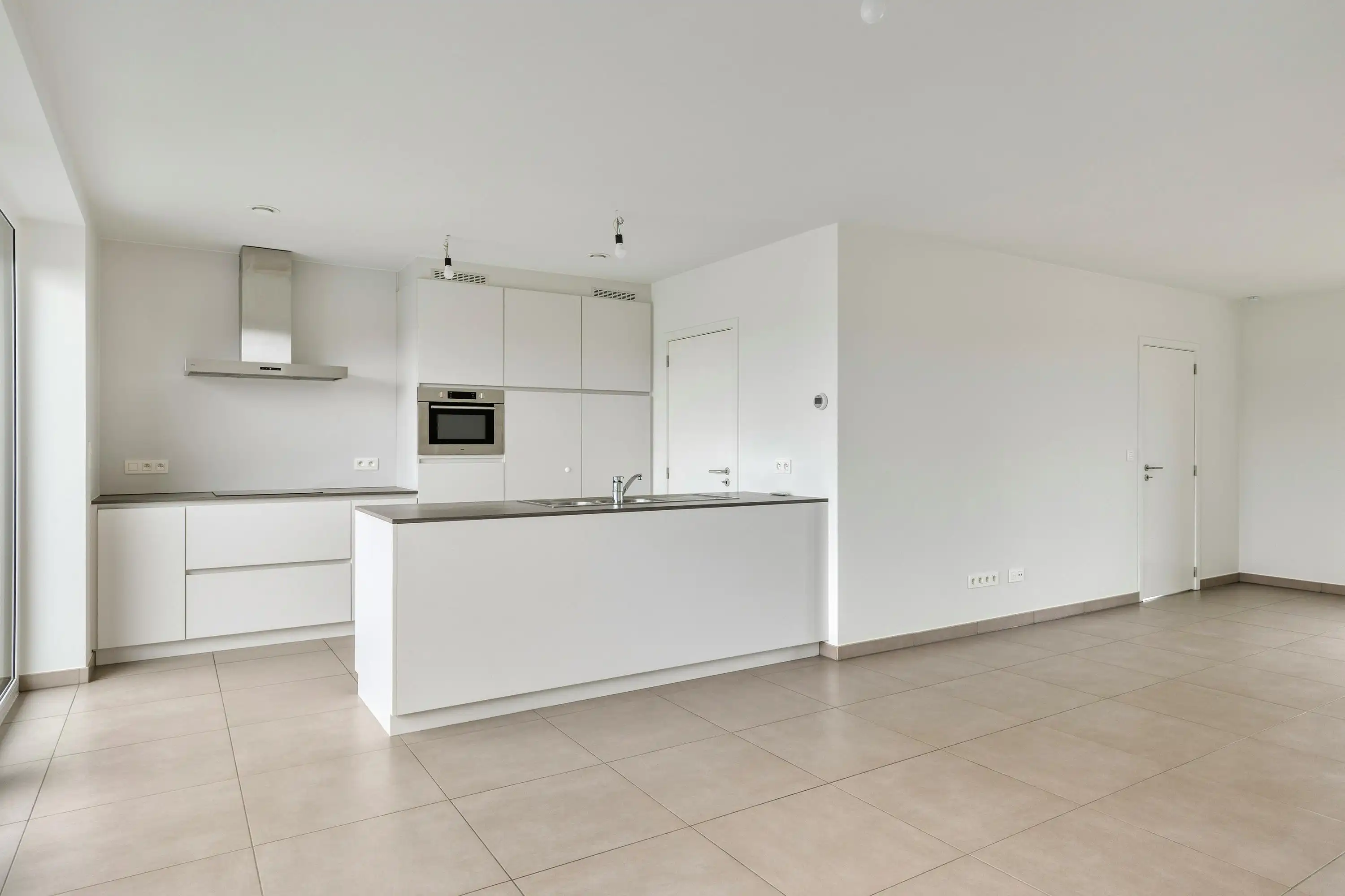 Instapklare en lichtrijke woning met tuin in Rumbeke te koop foto 8