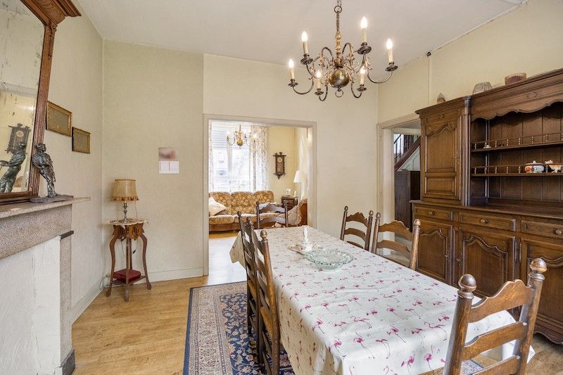 Statige renovatiewoning in charmante laan foto 4