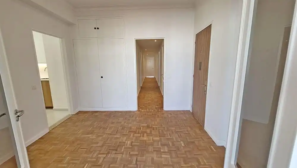 Ruim appartement met terras + Optie aankoop garagebox foto 2