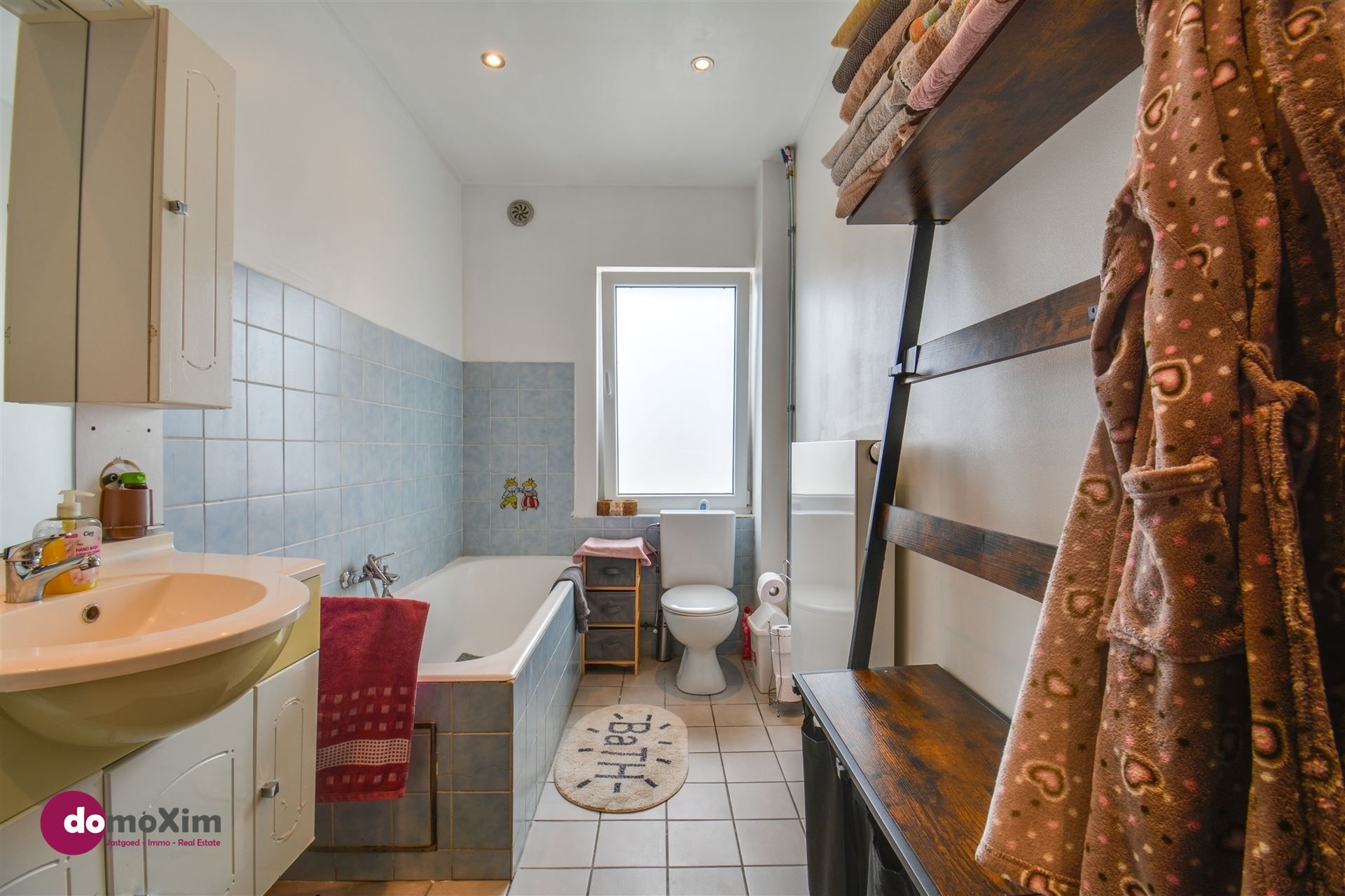 Centraal gelegen woning met 4 slaapkamers en grote tuin foto 11