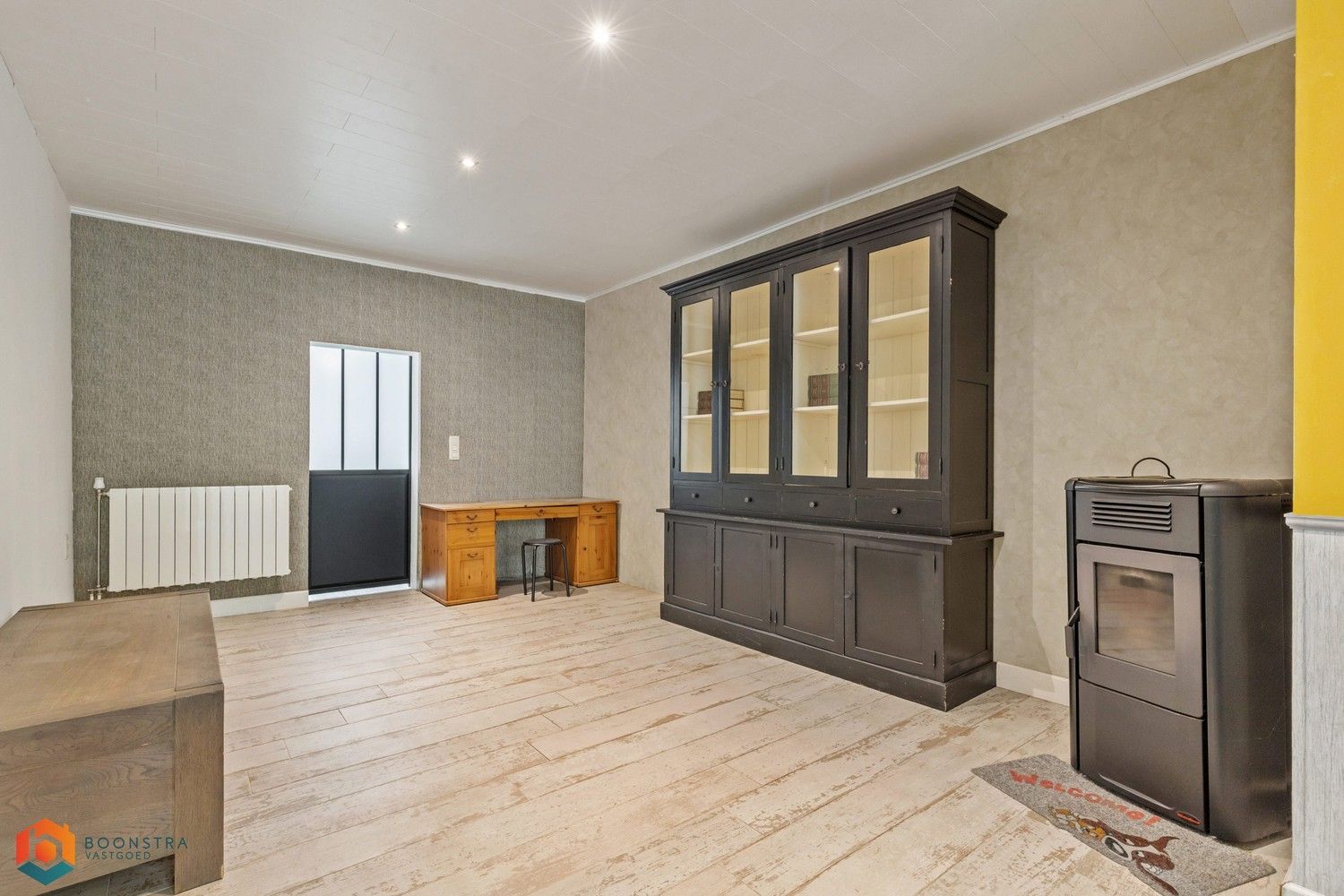 Ruime woning met handelsruimte en grote garage / werkplaats foto 3