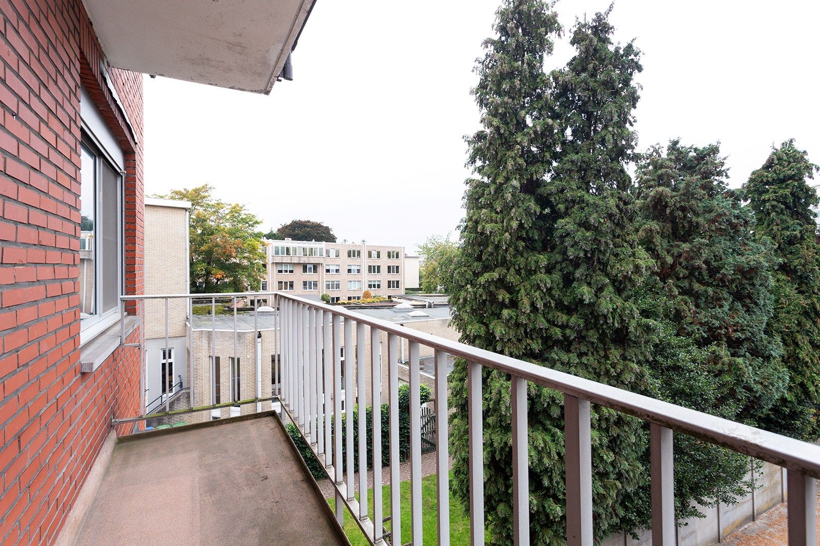 Ruim appartement met veel lichtinval foto 17