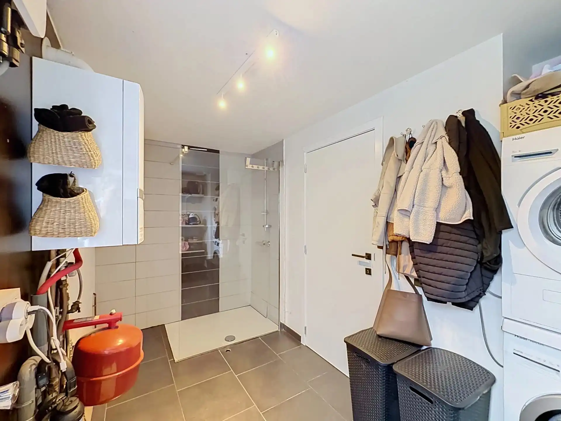 Instapklare gezellige woning op een mooi perceel met 3 slaapkamers en 2 badkamers foto 18