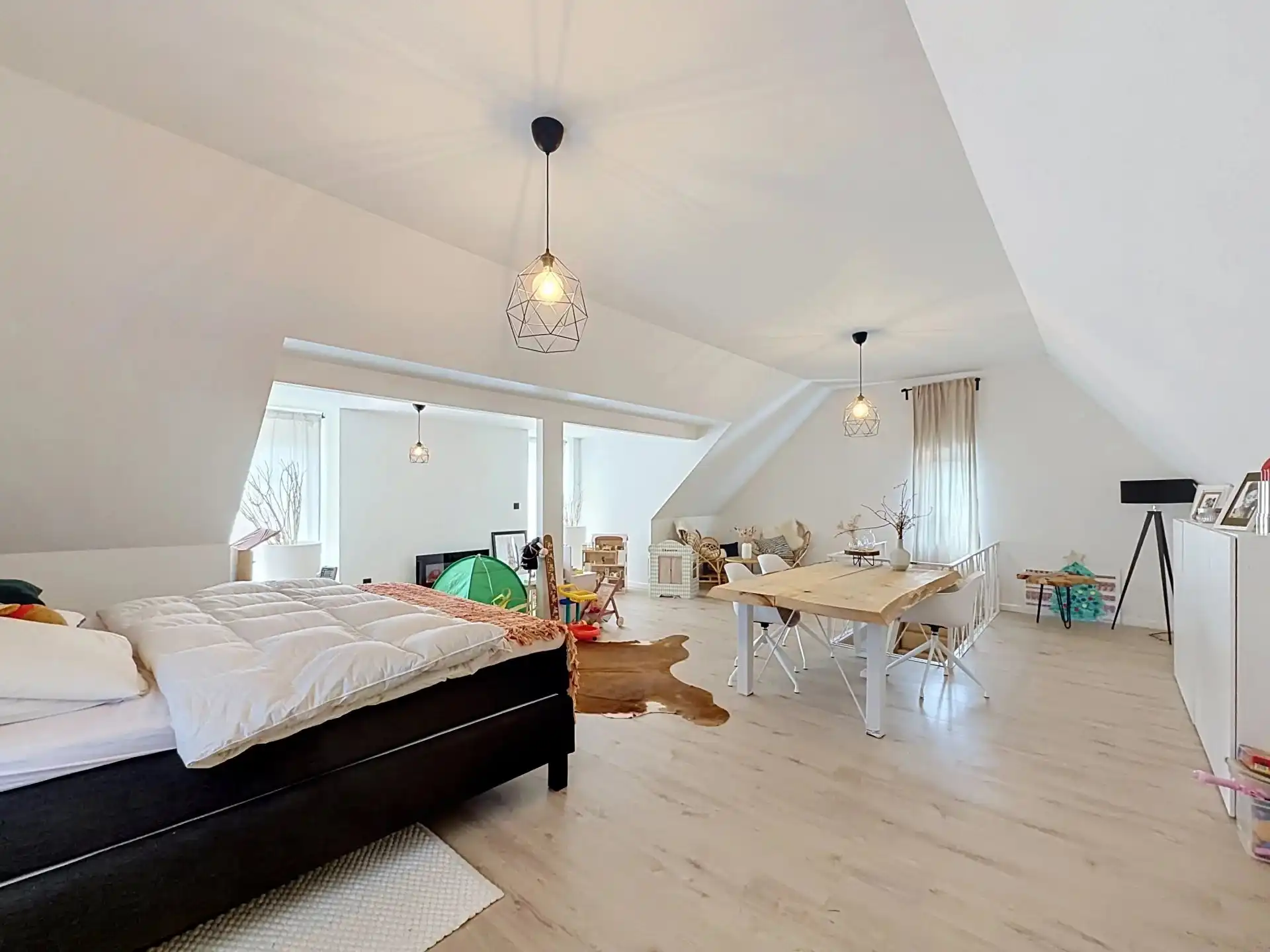 Zeer ruime villa voorzien van alle luxe met 3, mogelijk 5 slaapkamers en 2 badkamers foto 42