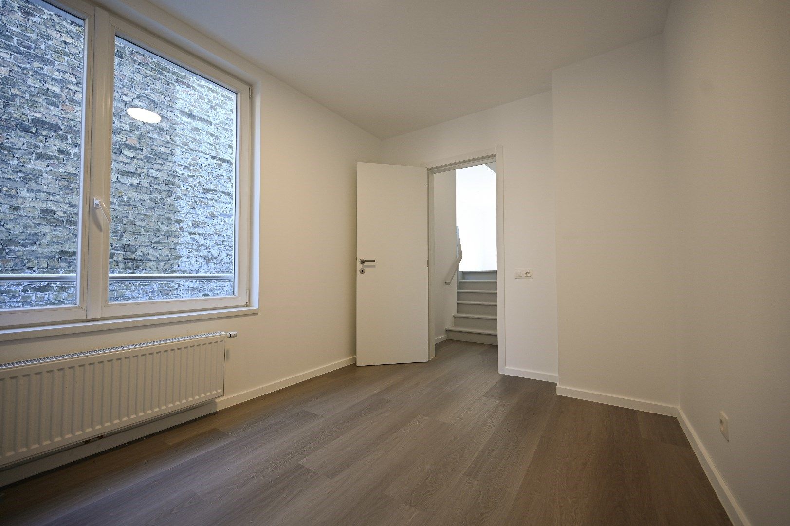 KNAP GERENOVEERD LICHTRIJK APPARTEMENT NABIJ CENTRUM  foto 3