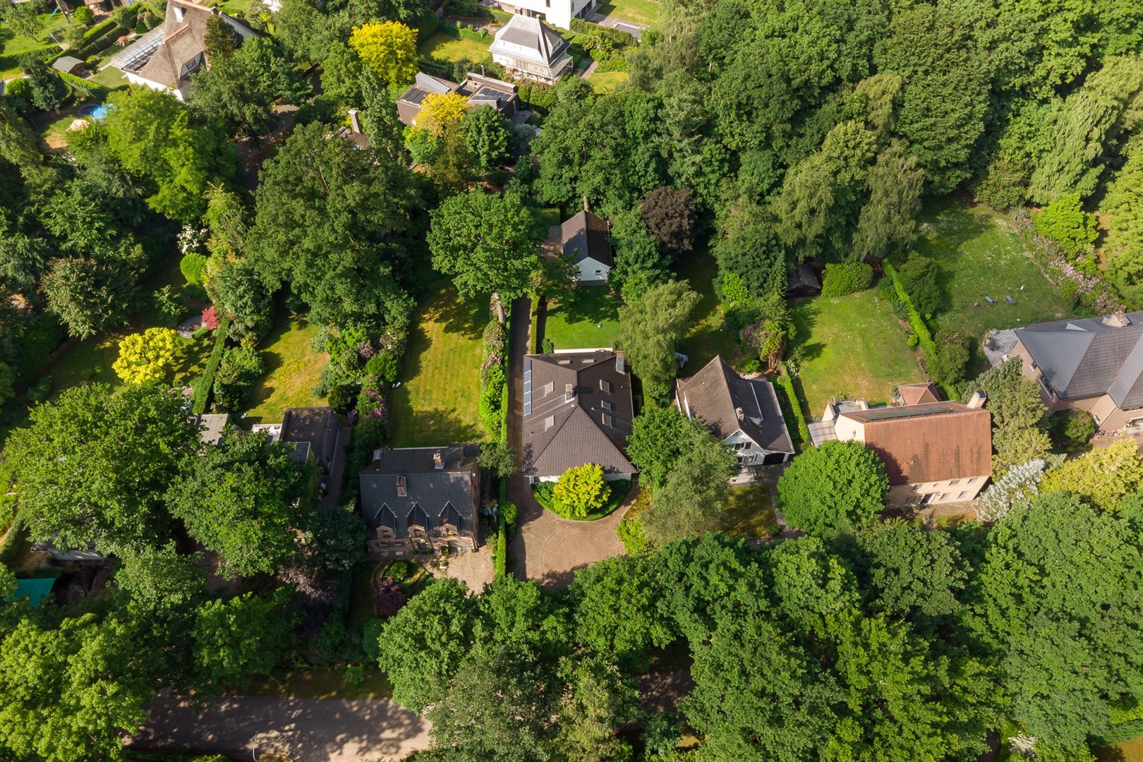 Ruime villa op 1.150 m² in gegeerde woonwijk Vriesdonk foto 45
