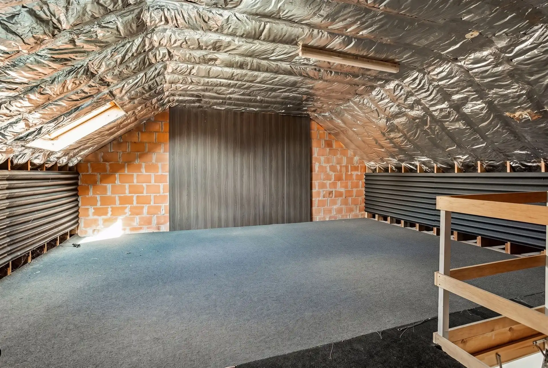 Instapklare woning met 3 slaapkamers en garage.  foto 17