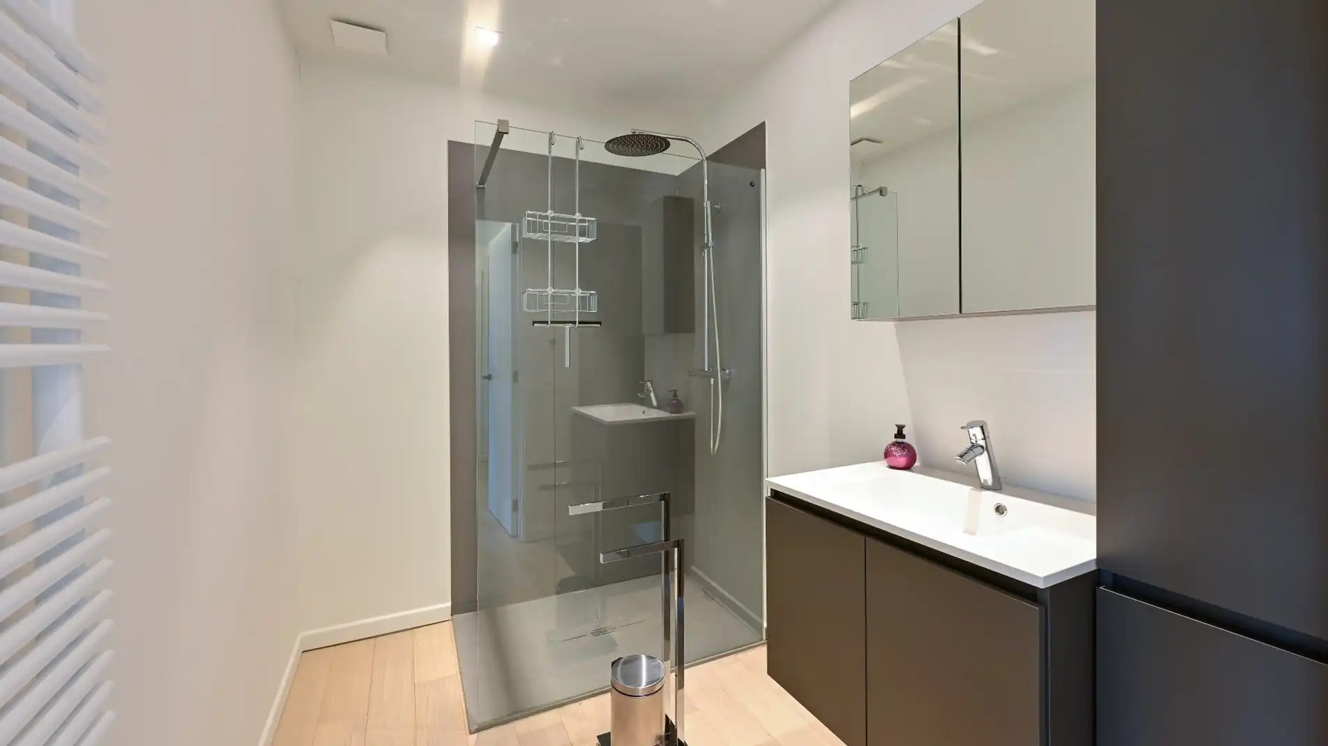 Hedendaagse villa (°2017) gelegen vlakbij het centrum van Knokke. foto 25