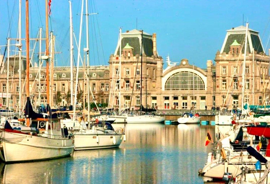 Stijlvol gemeubeld appartement met zeer groot terras en 2 slaapkamers foto 15