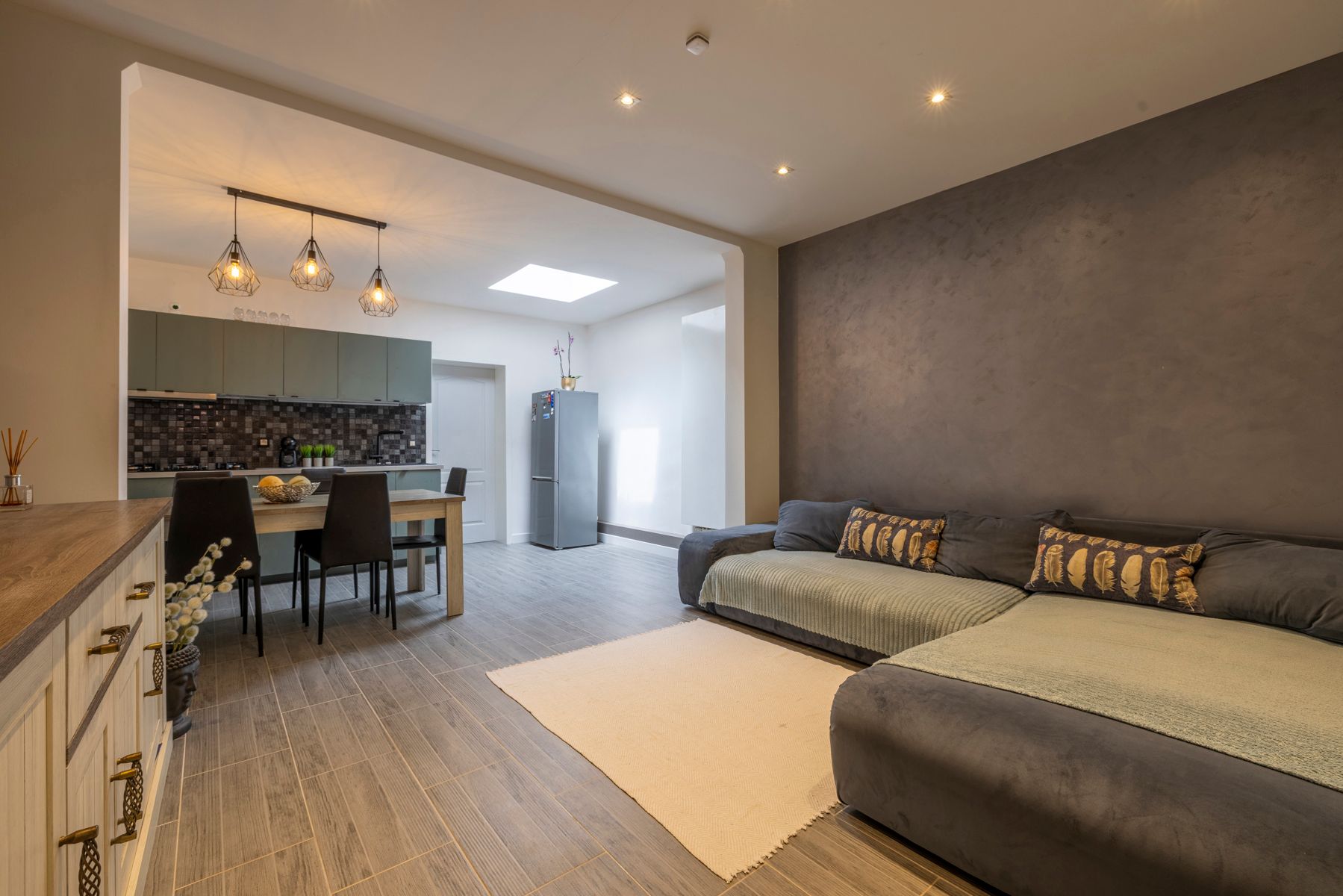 Instapklare woning met 4 slaapkamers en aangename tuin! foto 2