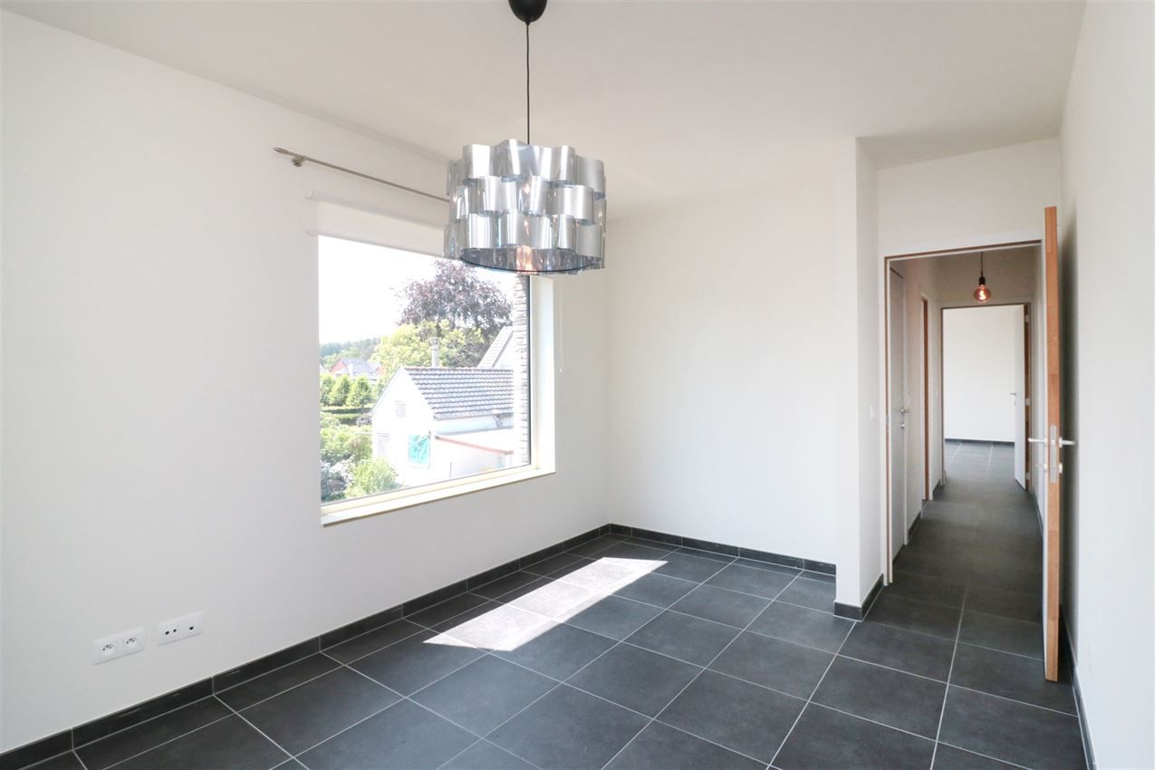 3 appartementen en 4 autostaanplaatsen foto 38