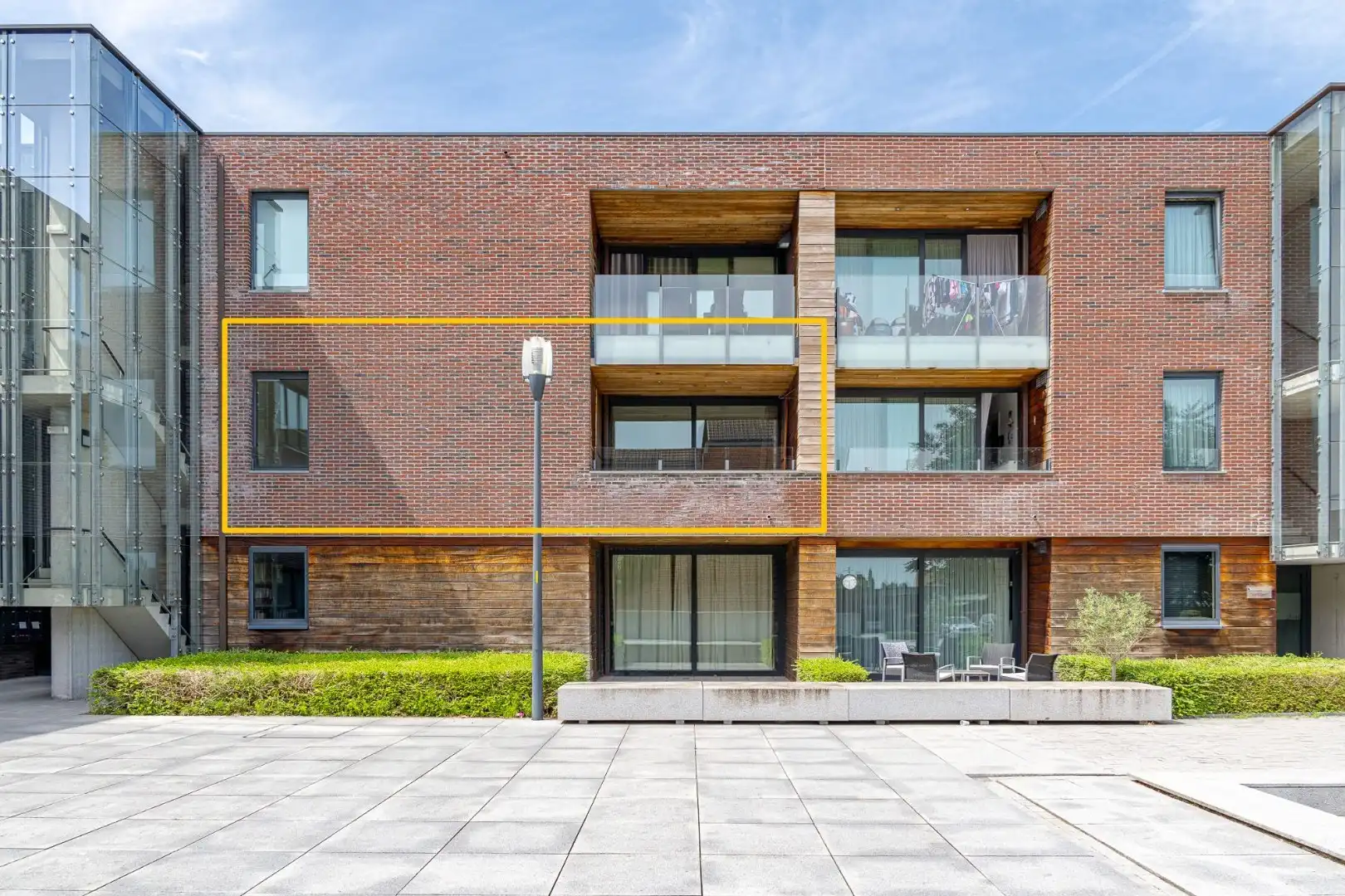 Instapklaar appartement met 2 slaapkamers, garage, berging en zonneterras in Dadizele foto {{pictureIndex}}