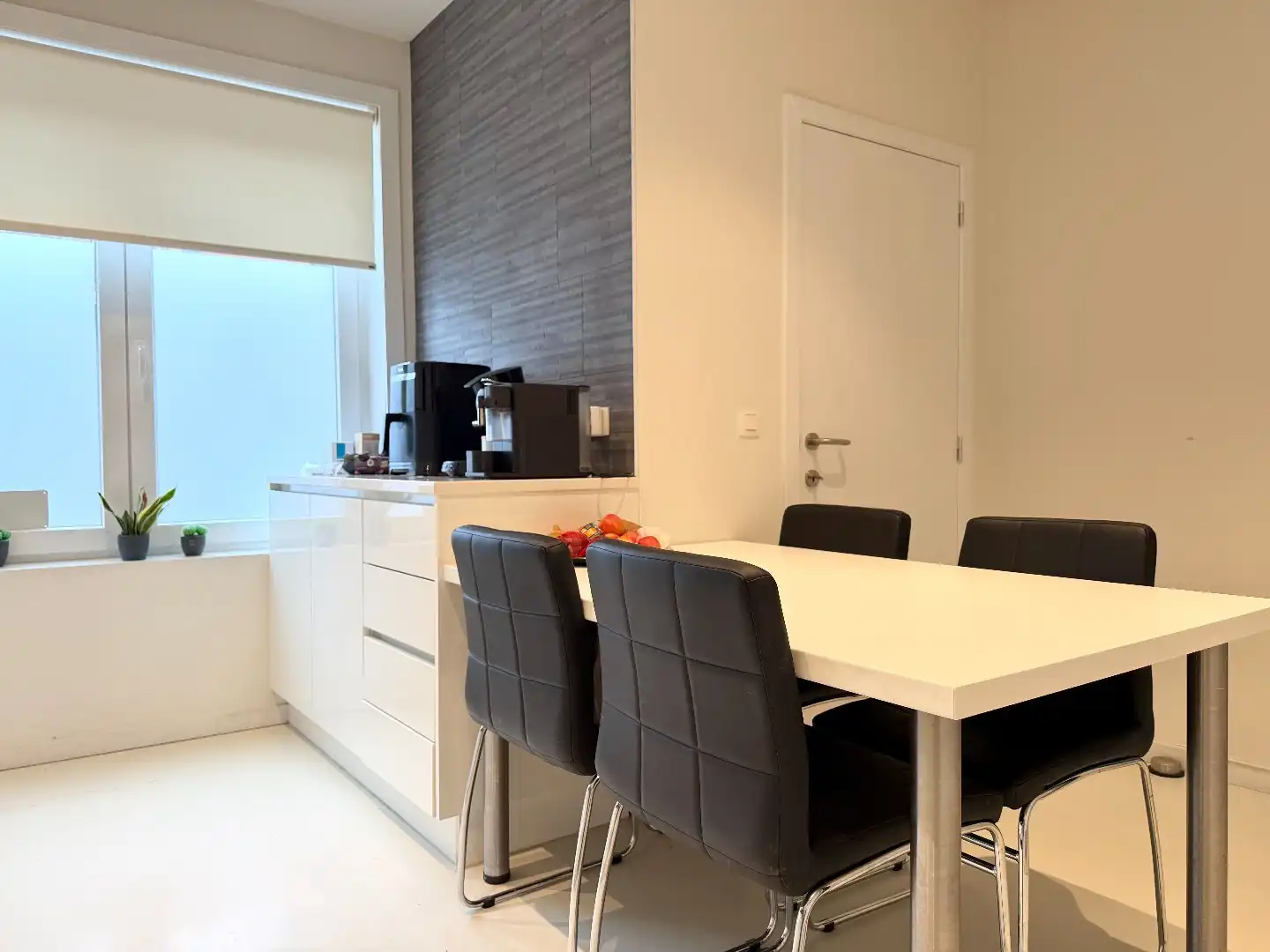 🏡 Te koop in Kooigem – Charmante rijwoning met grote garage & tuin! foto 8