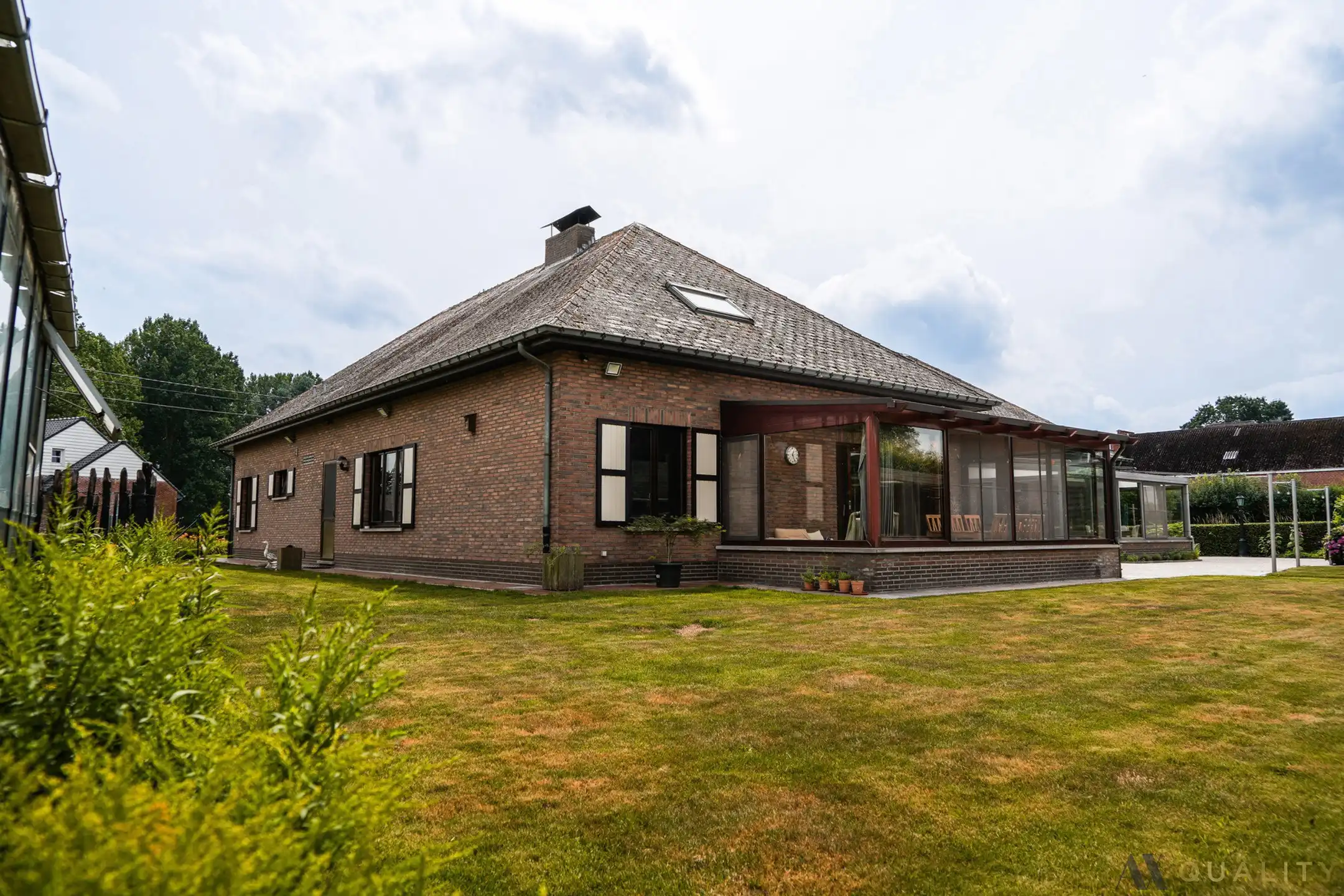 Ruime woning met 6 slaapkamers en 2 garages foto 28