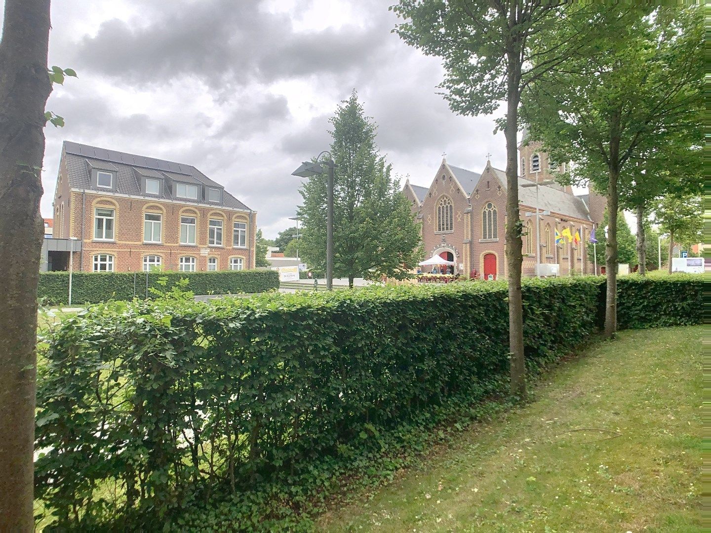 Lichtrijk gelijkvloers appartement in hartje Oostnieuwkerke foto 8