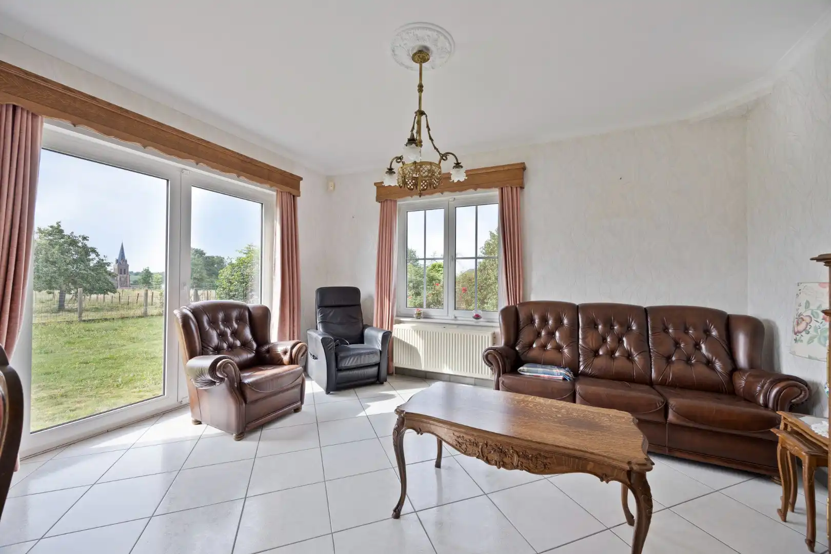 Ruime landelijke woning met tuin en weide op mooi perceel van 21a22ca foto 5