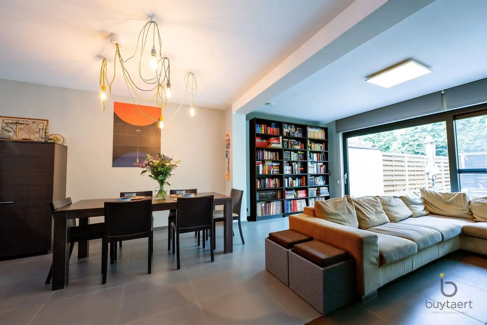 INSTAPKLARE CENTRAAL GELEGEN RIJWONING MET DRIE SLAAPKAMERS EN GEZELLIG TUINTJE! foto 9