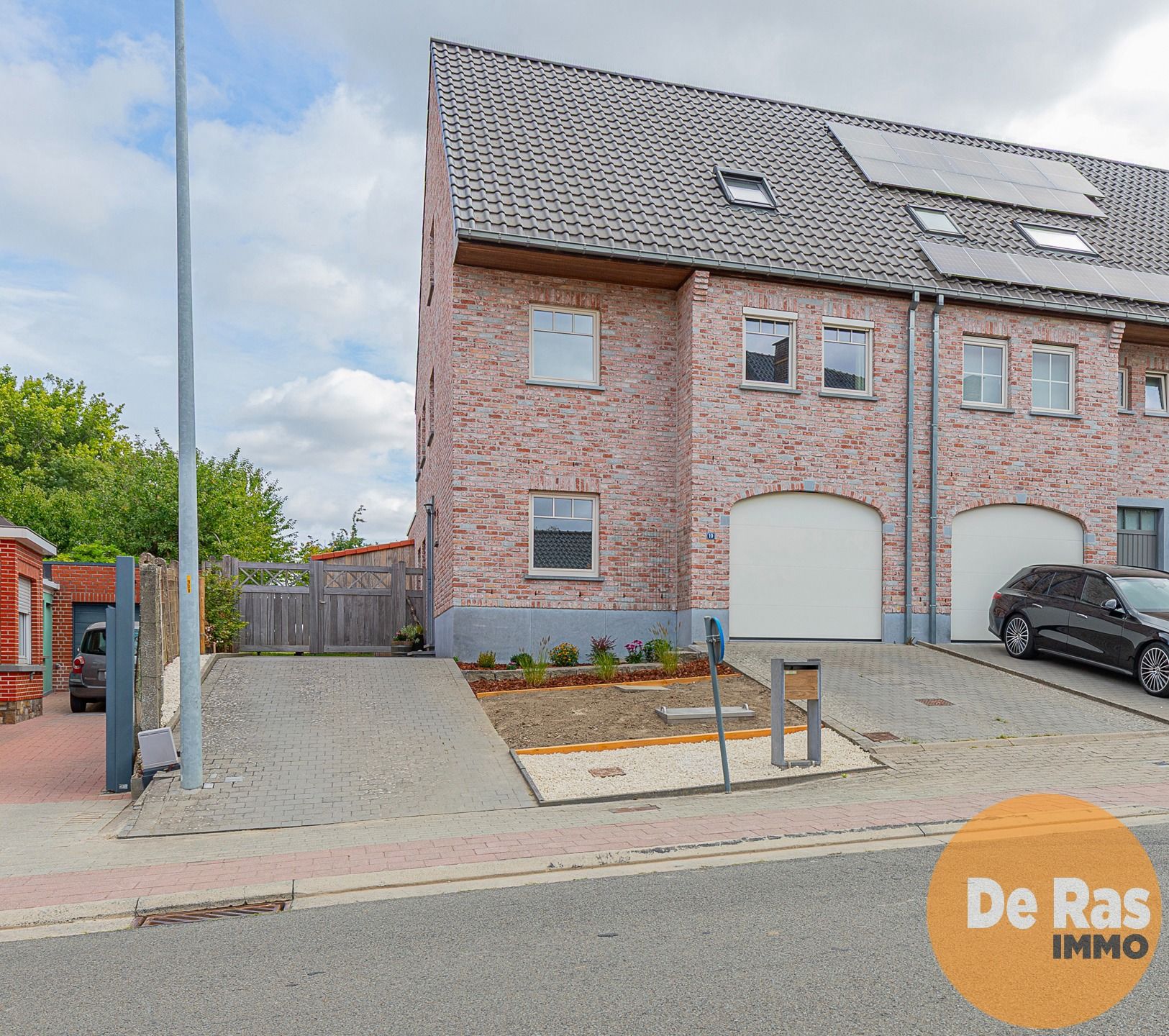 ERONDEGEM – INSTAPKLARE GEZINSWONING MET GROTE TUIN foto {{pictureIndex}}