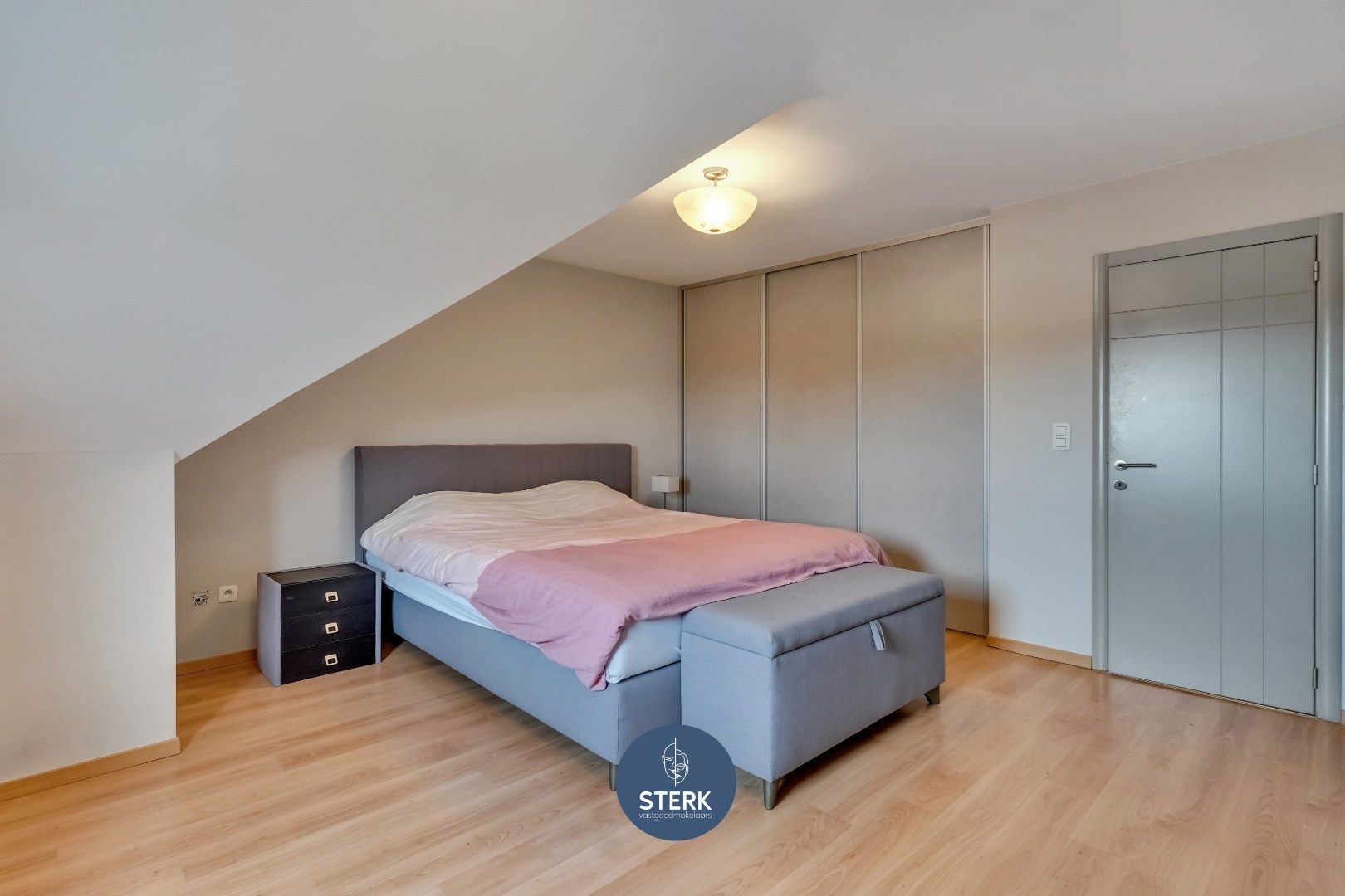 INSTAPKLAAR DUPLEX-APPARTEMENT MET 3 SLPKS EN 2 TERRASSEN TE REKEM !  foto 11