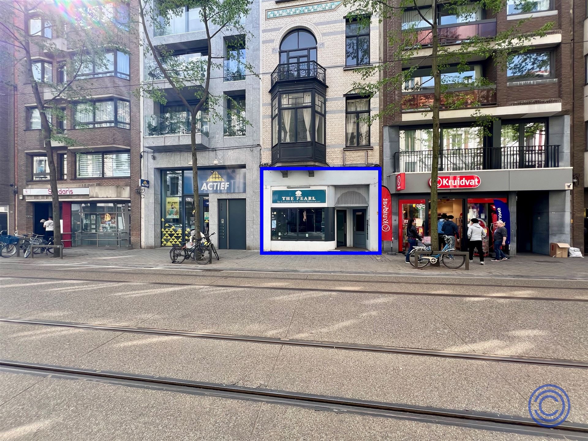 Handelspand ca. 145m² met hoge plafonds op AAA-locatie! foto {{pictureIndex}}