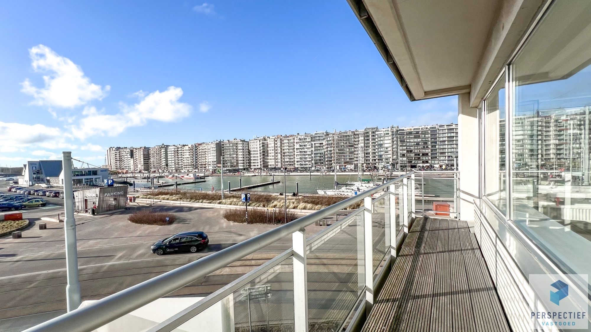 SUPERAANBOD, TOP LIGGING : GERENOVEERD HOEKAPPARTEMENT met 3 TERRASSEN en SCHITTEREND ZICHT OVER DE JACHTHAVEN & ZEE. foto 4