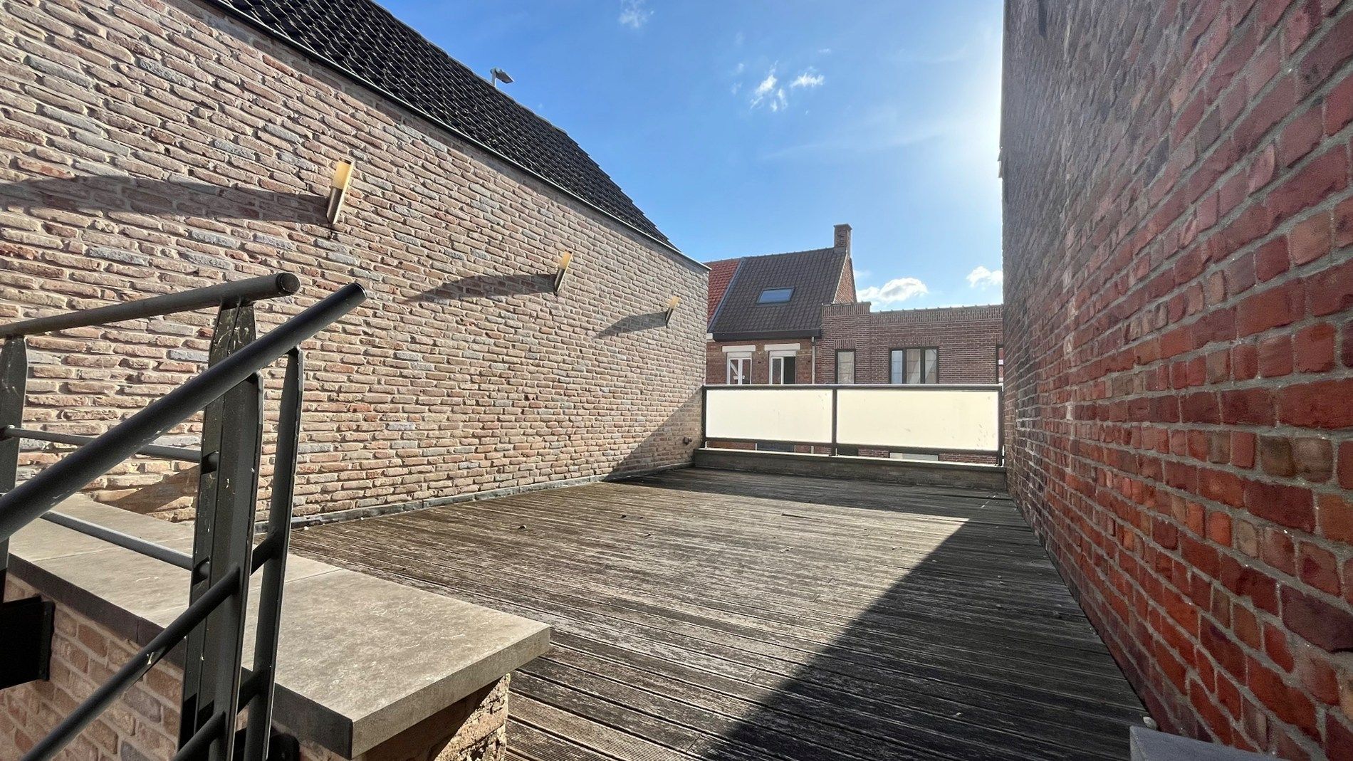 Instapklare woning in rustige straat te Rumbeke foto 2