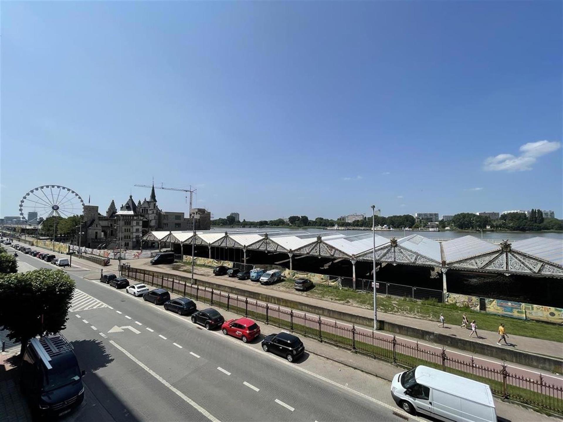 ANTWERPEN KAAIEN - Twee-slaapkamerappartement met Scheldezicht foto {{pictureIndex}}