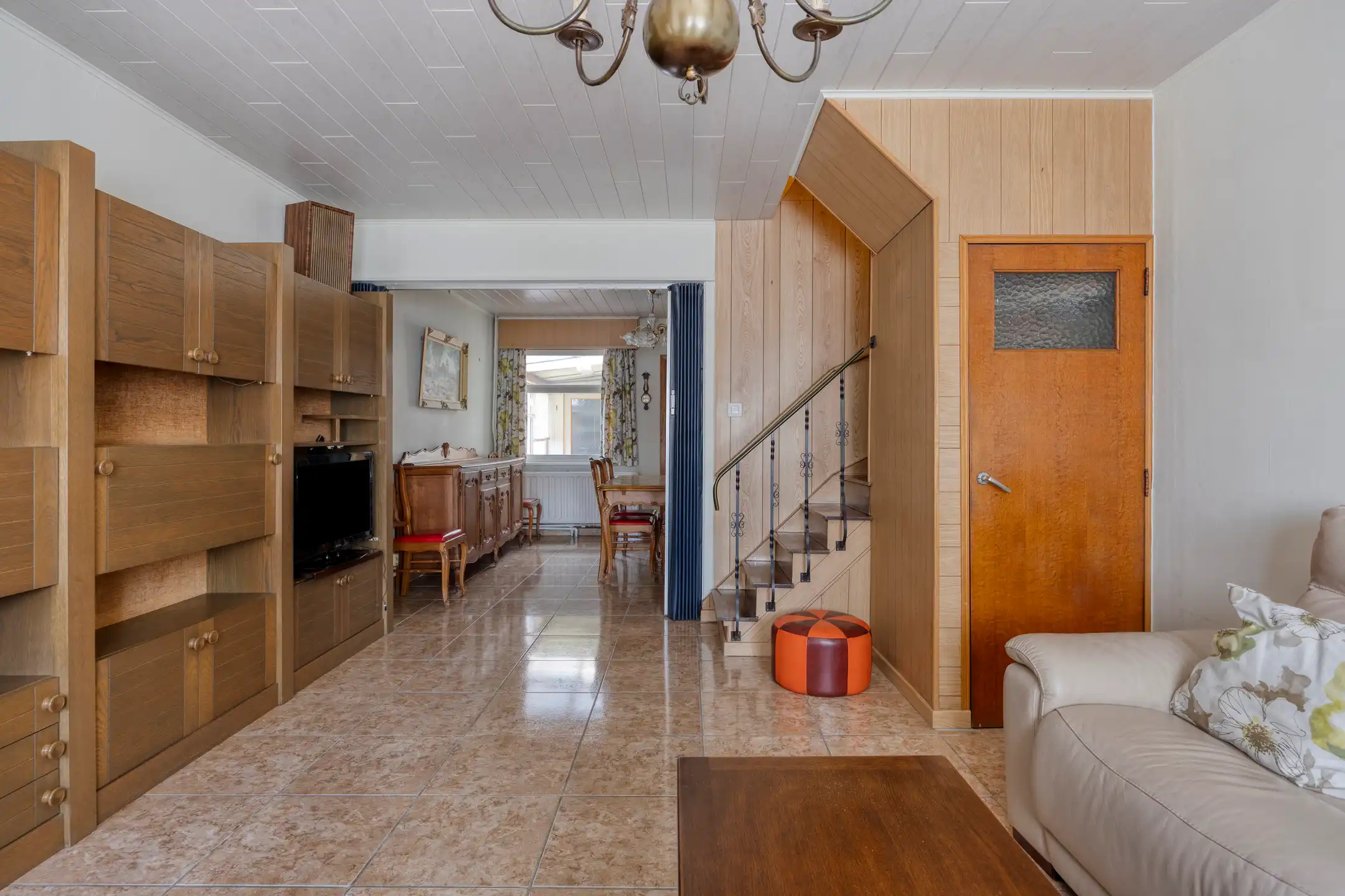 Te renoveren woning met garage en tuin foto 3