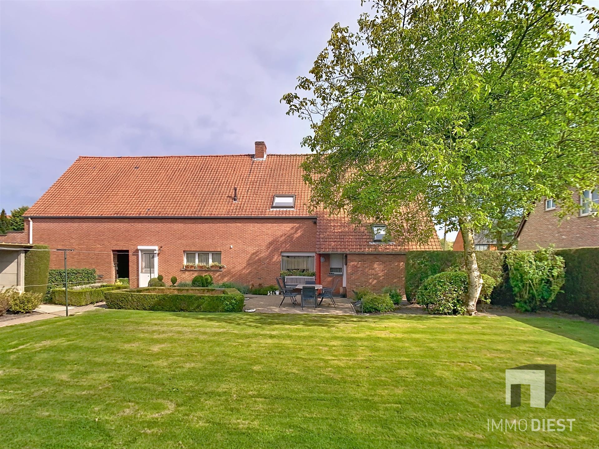 Charmante hoeve met schuren en een knappe tuin te Geel. foto 35
