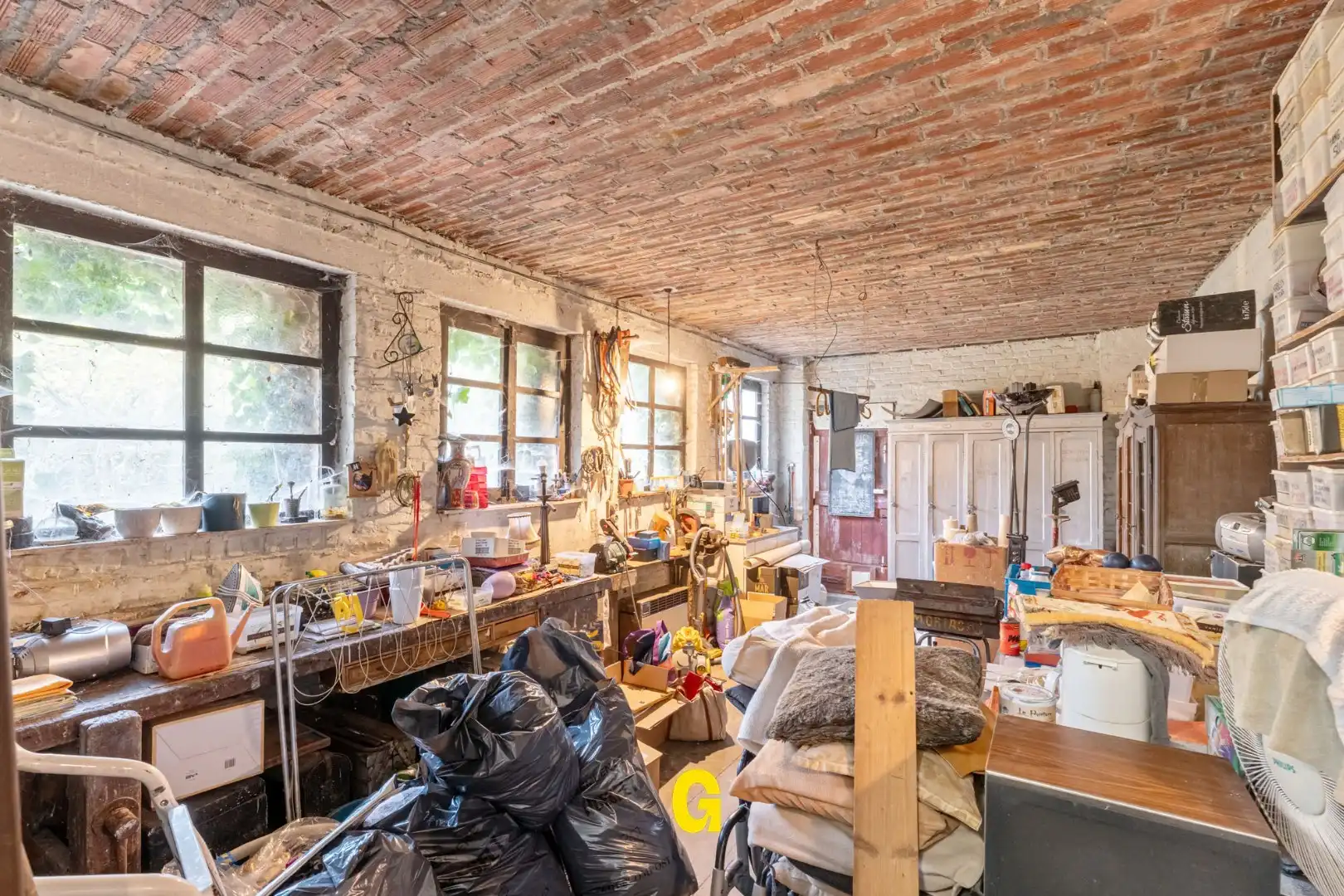 VERKOCHT - Degelijk gebouwde halfopen woning met tuin en 315 m² vergunde opslagplaatsen en garage, vlak bij het centrum van Hoeselt foto 19