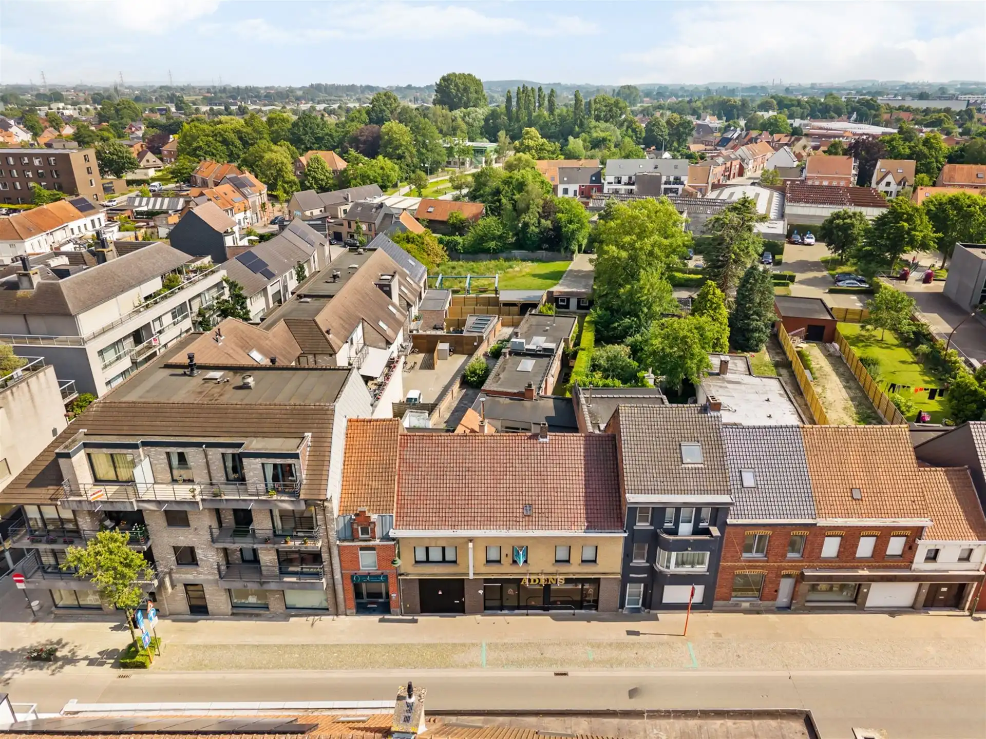 Handelspand met aparte woonst op een toplocatie in Deerlijk! foto 3