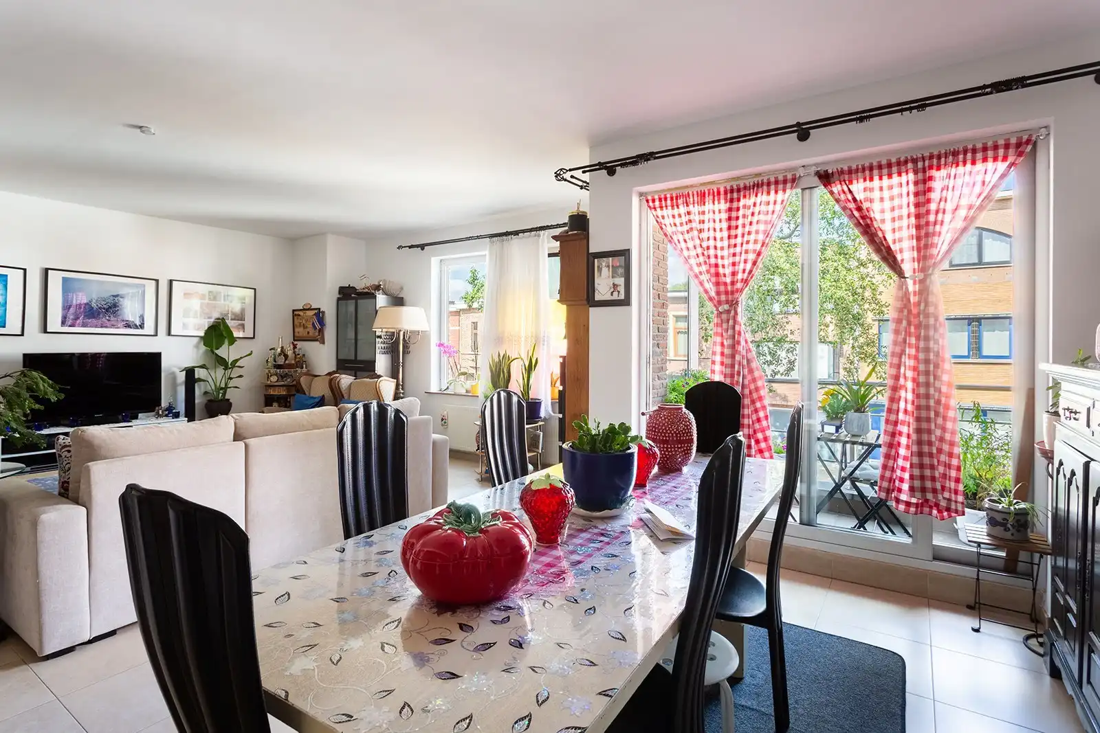 Opbrengsteigendom met 6 appartementen en 9 garageboxen foto 18