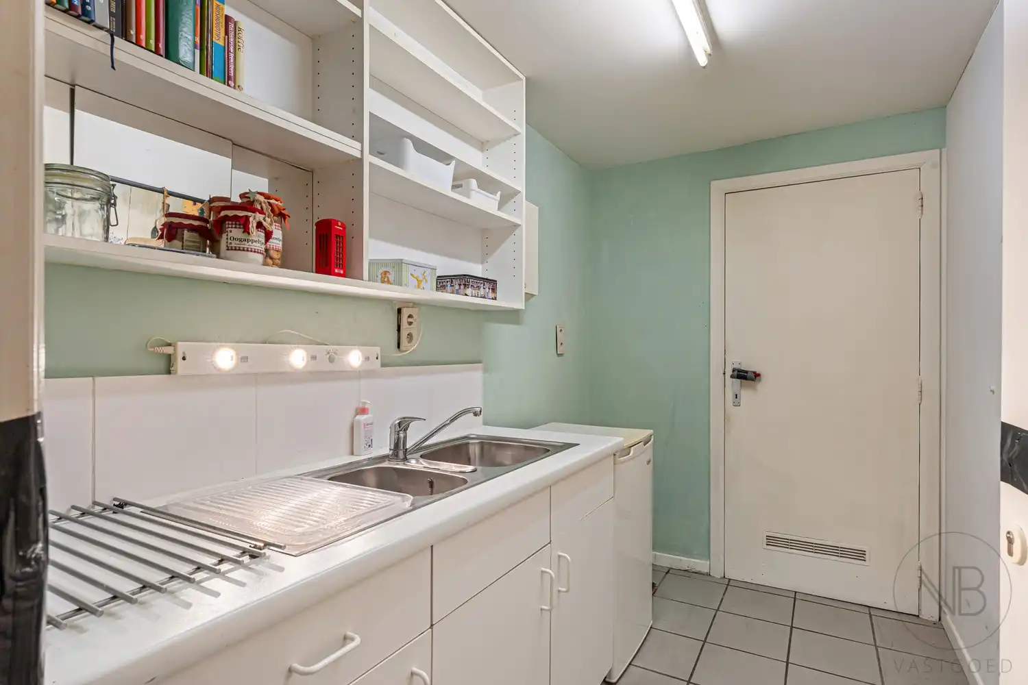 Pand met vergunde praktijkruimte, woonst, garage en carport in Opglabbeek foto 18