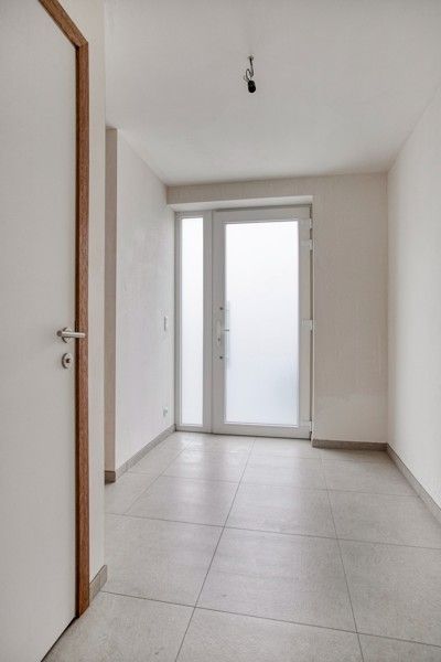 Prachtige, verrassend ruime nieuwbouwwoning met 3 slaapkamers én inpandige garage te koop in Dentergem! foto 2