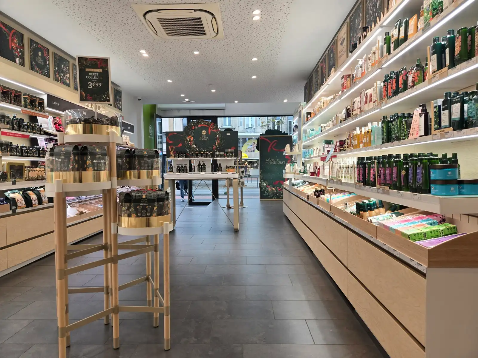 Commercieel pand met hoge vitrine in Mortsel foto 3