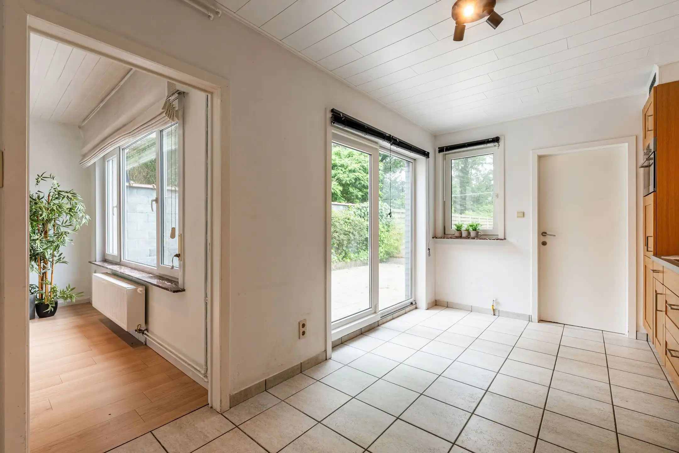 Instapklare woning met 3 slaapkamers, ruime garage en tuin foto 10