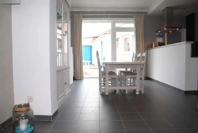 Mooi gerenoveerde lichtrijke woning te huur met zonnepanelen in Wevelgem foto 2