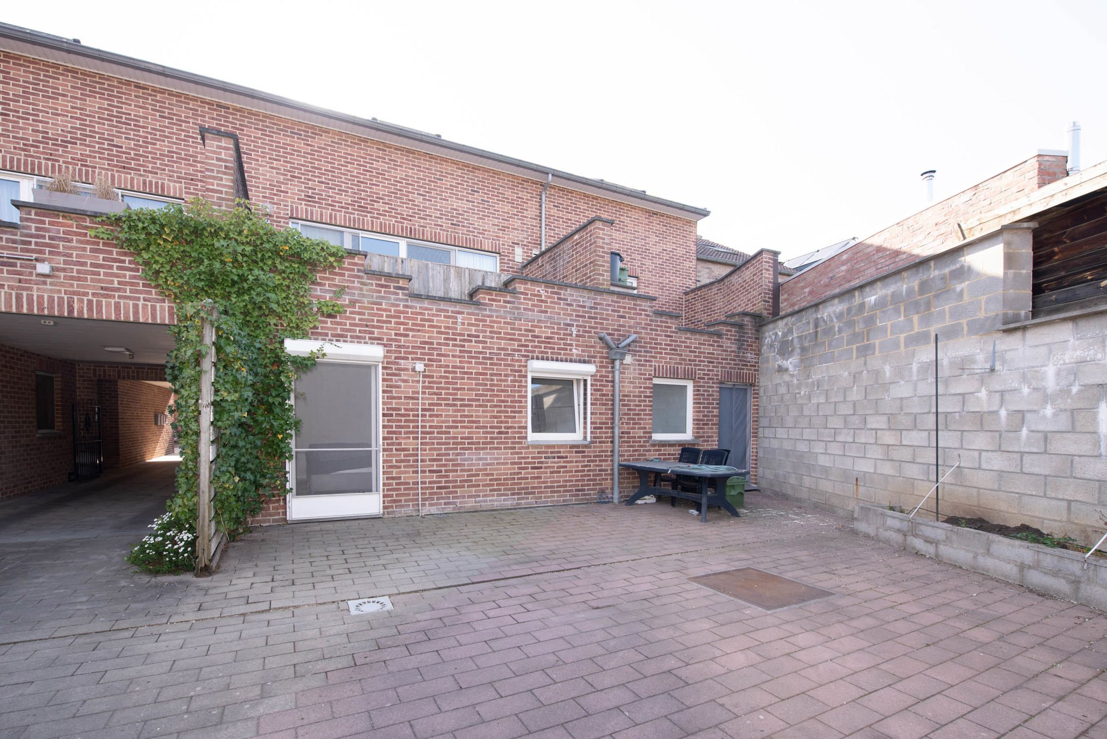 Gelijkvloers appartement met terras & autostandplaats foto 13