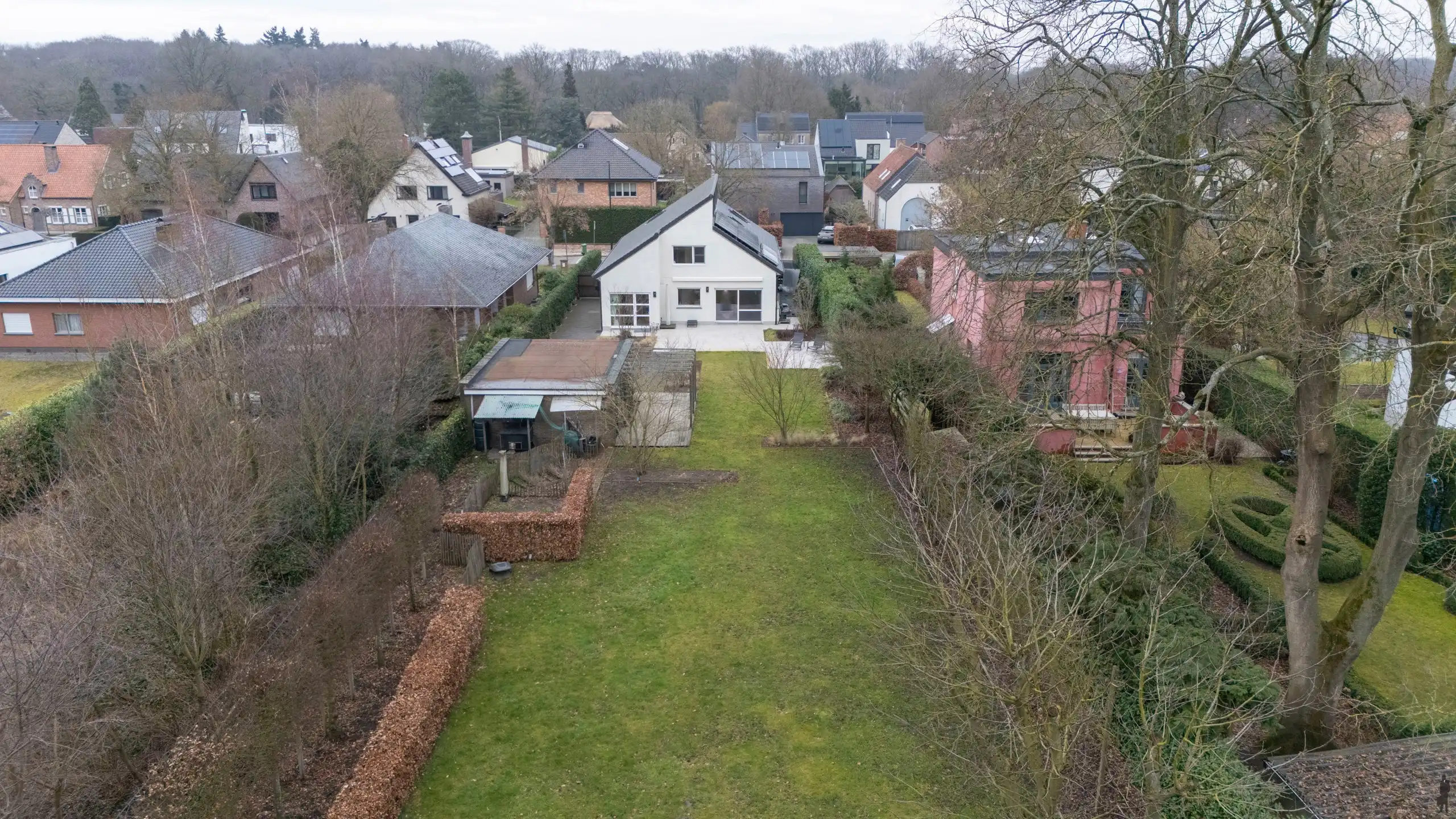 Ruime villa in rustige straat met prachtige zuid-west tuin foto 35