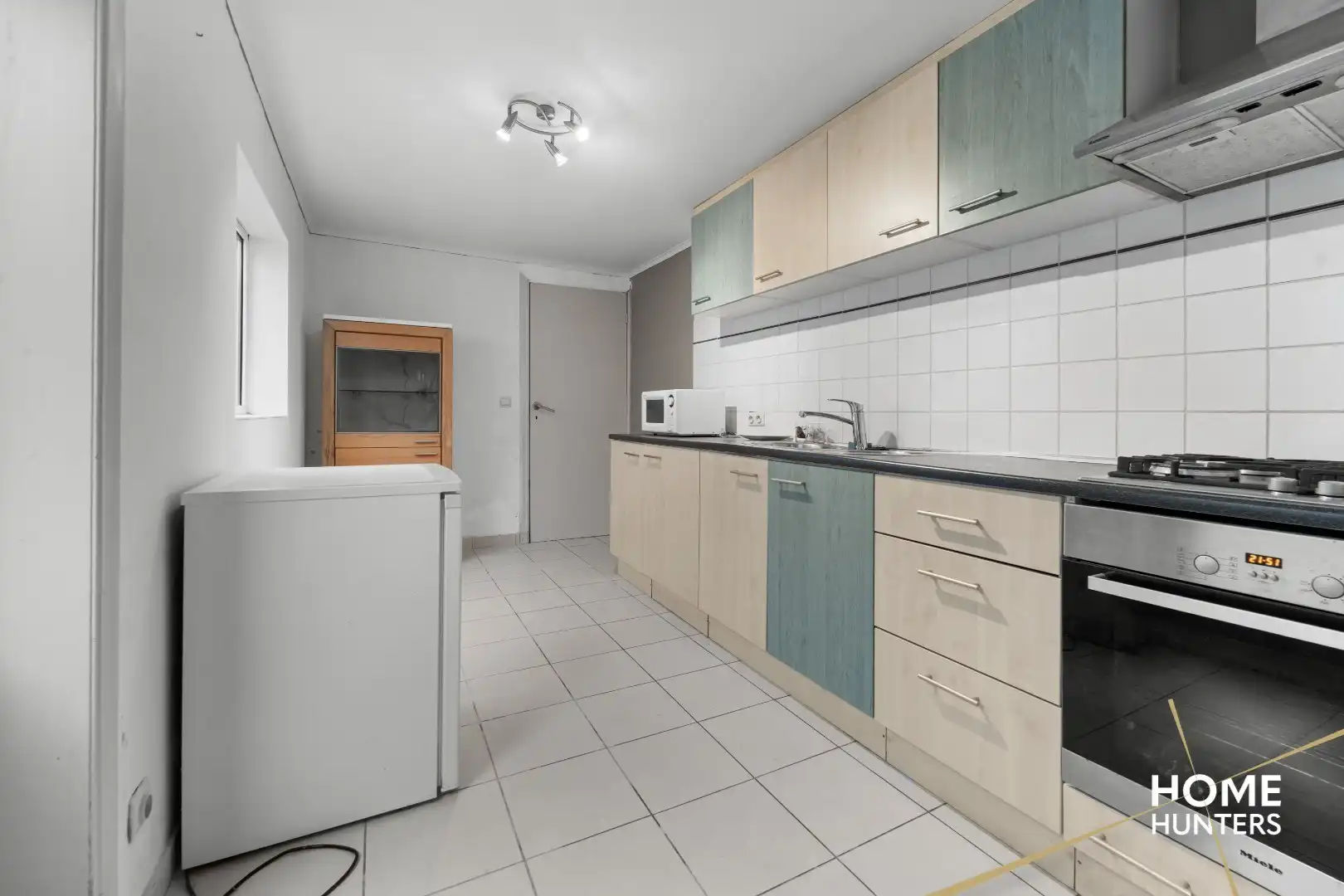 Charmante, op te frissen rijwoning met ruime tuin en 3 slaapkamers foto 9