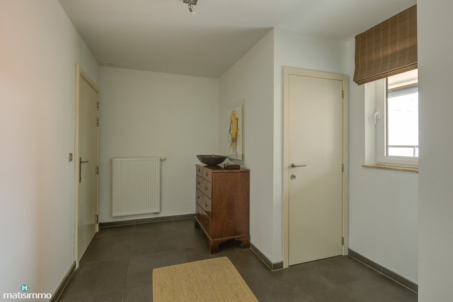 ROYAAL APPARTEMENT MET RUSTIG INTERIEUR VOORZIEN VAN 3 SLAAPKAMERS, 2 BADKAMERS EN 2 TERRASSEN NABIJ CENTRUM HASSELT foto 2