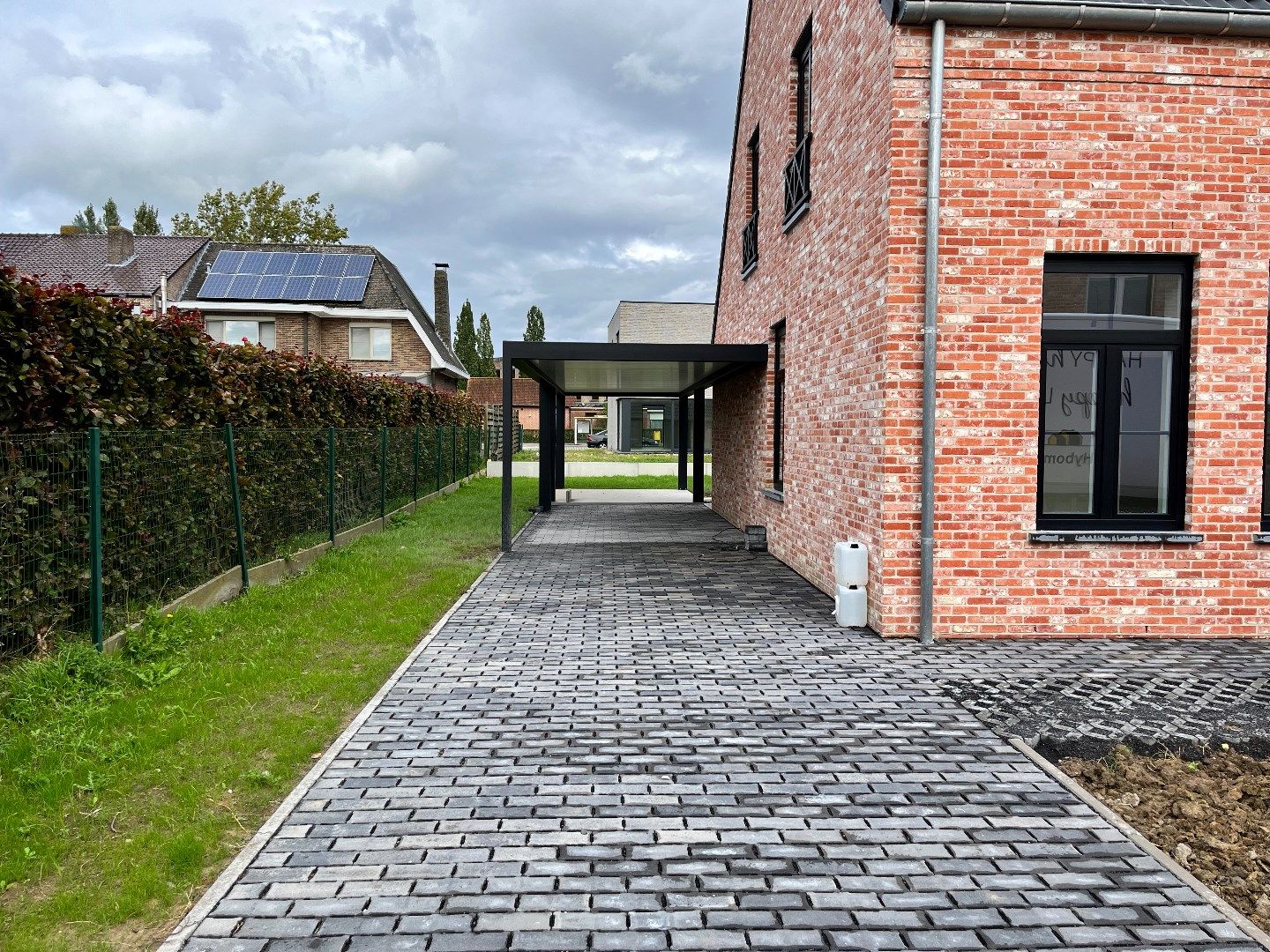 Instapklare nieuwbouwwoning met carport te Langemark foto 3