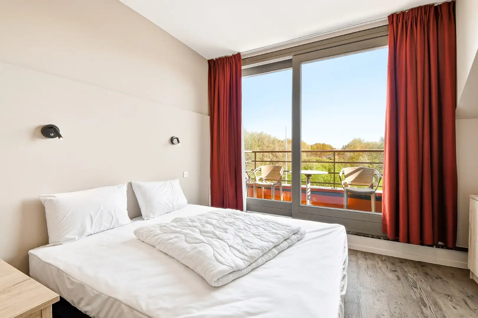 Vernieuwd gemeubeld vakantieappartement foto {{pictureIndex}}