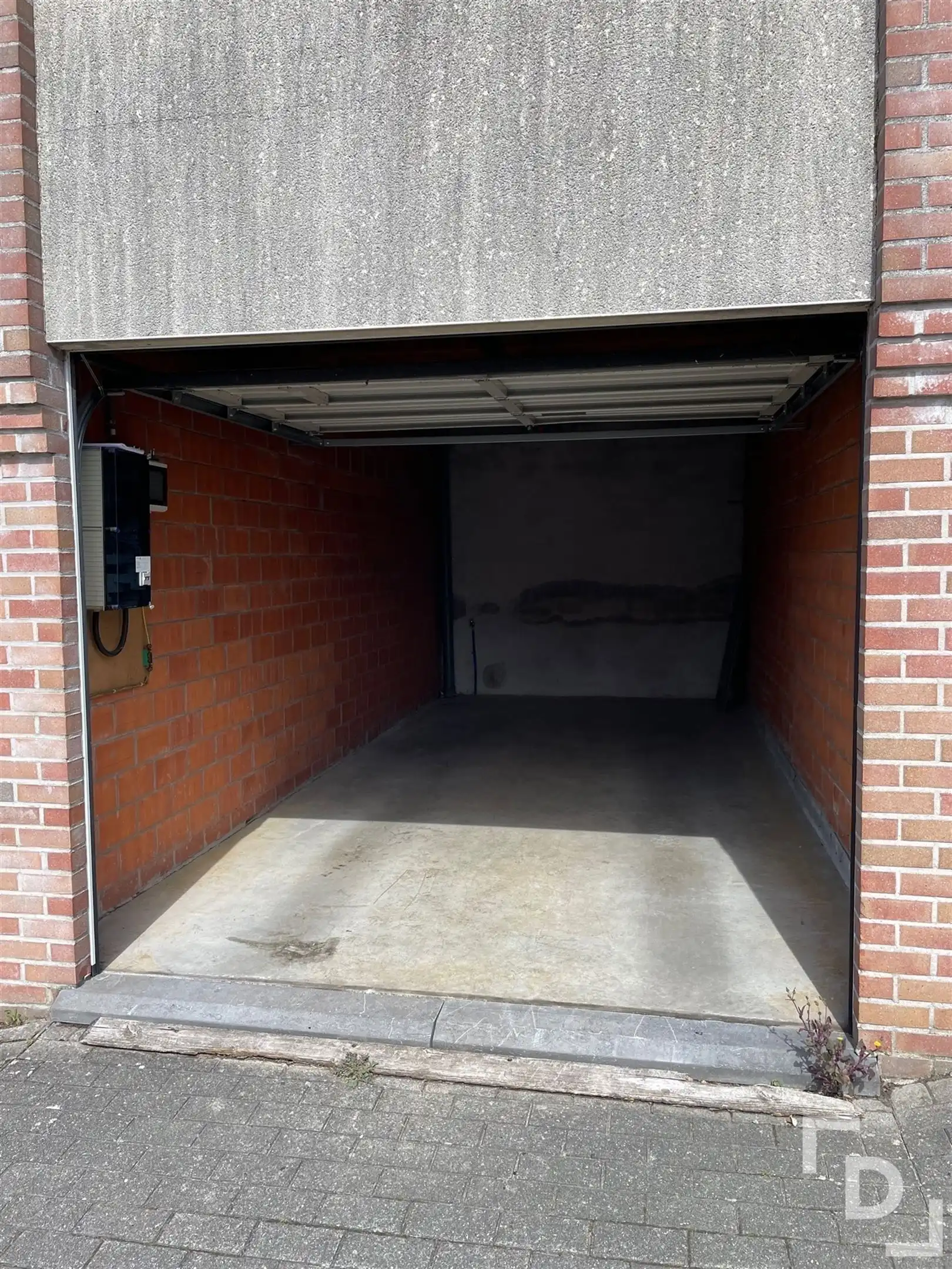 Garagebox centrum Ieper te huur foto 3