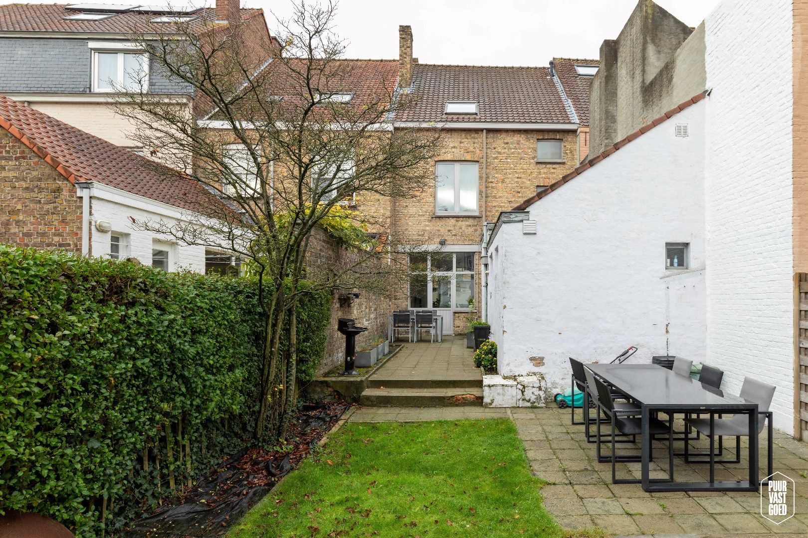 Grotendeels vernieuwde, verrassend ruime karakterwoning met zonnige tuin op enkele passen van de Smedenpoort! foto 29