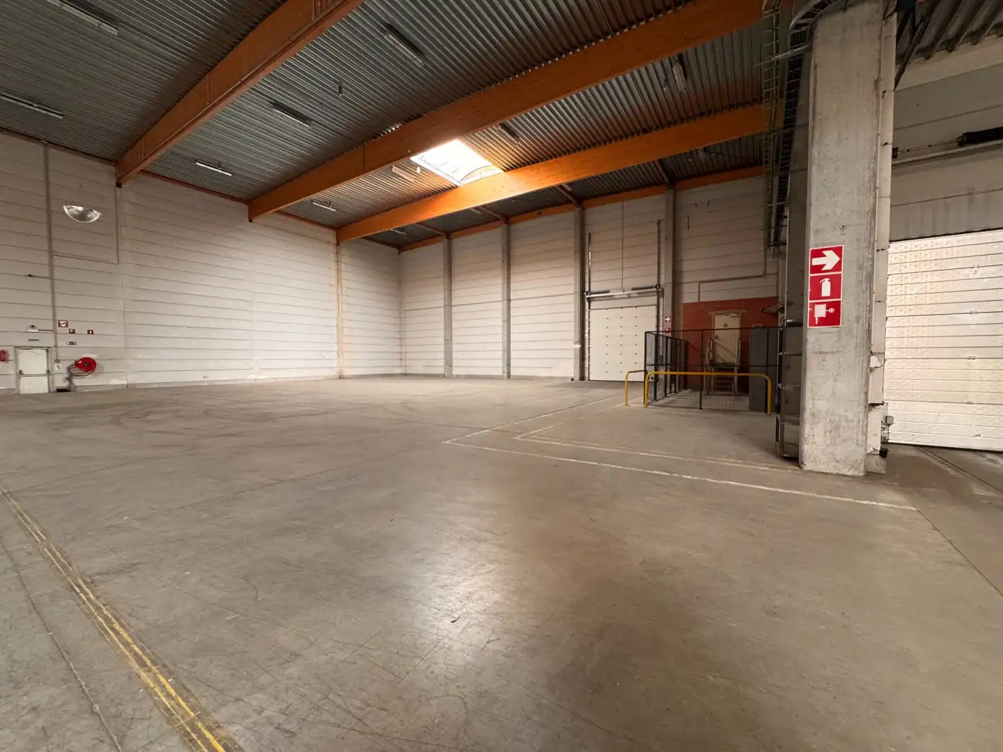 Logistiek magazijn (4.025 m²) op amper 2 min. van de A10 foto 7