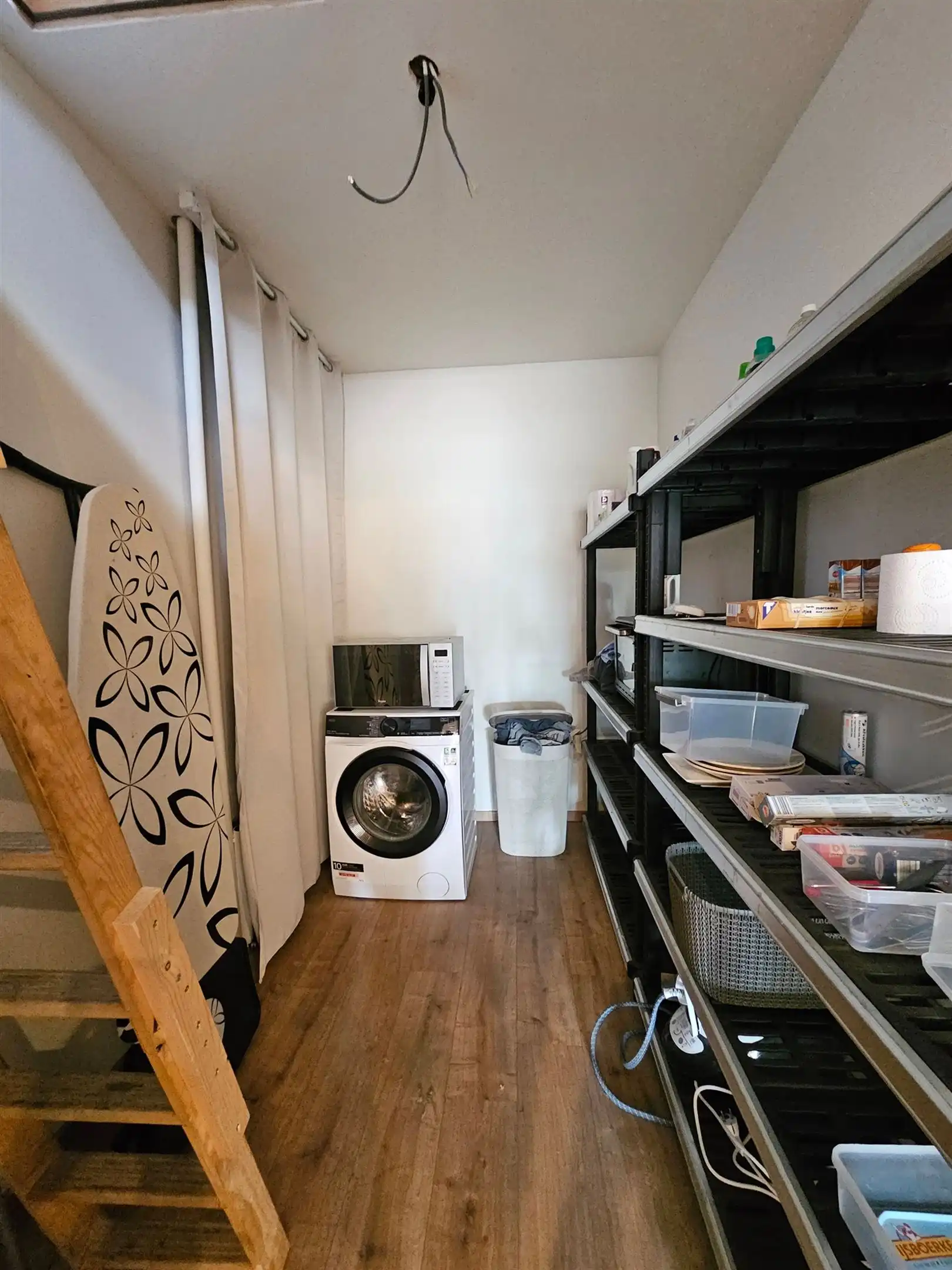 Gerenoveerde woning met 1 slaapkamer, grote tuin en garage foto 8